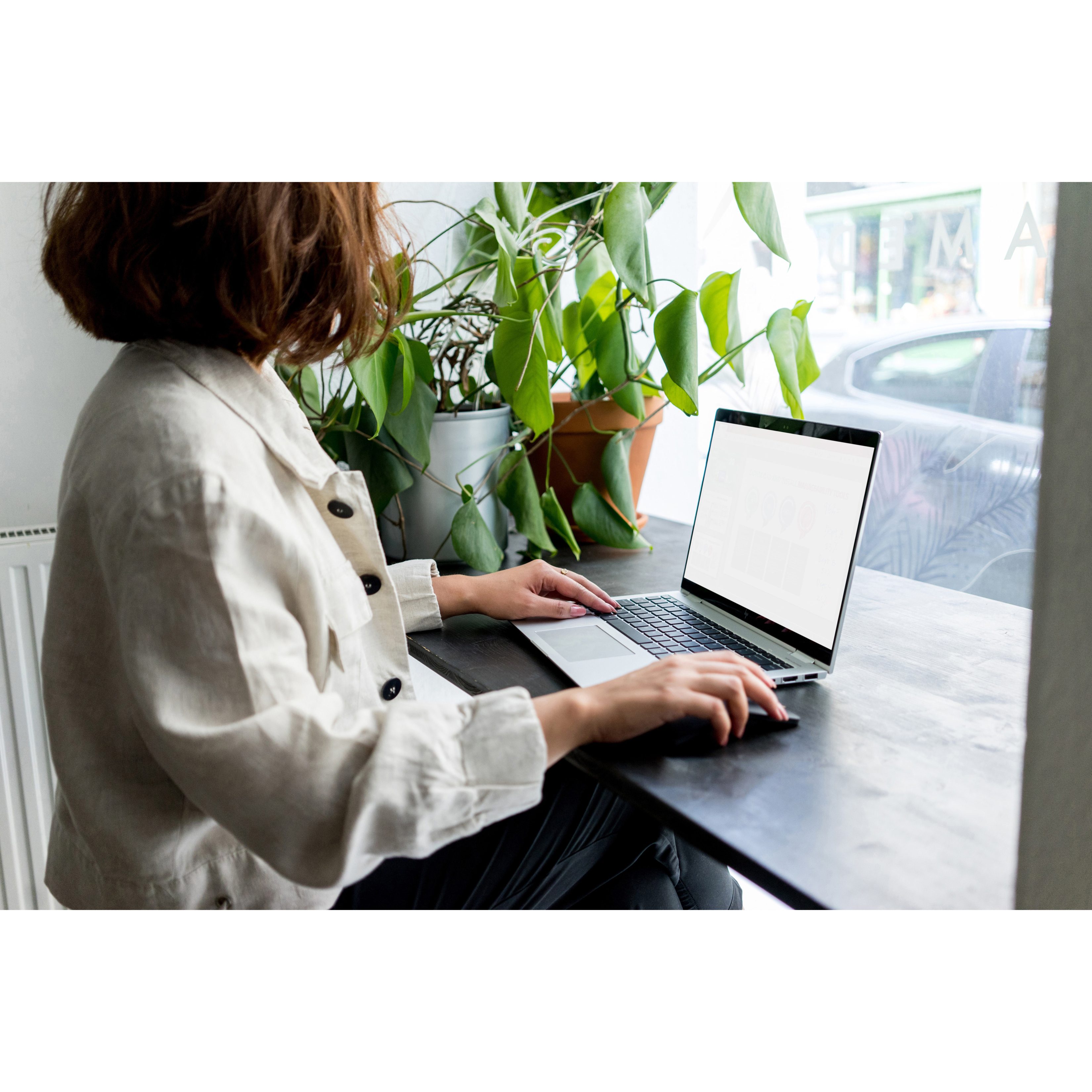 HP EliteBook x360 1040 G7 14" Touchscreen Convertible 2 in 1 Notebook - Intel Core i7 10th Gen i7-10610U - 32 GB - 512 GB SSD - English Keyboard - Intel UHD Graphics Premium - In-plane Switching (IPS) Technology — life style