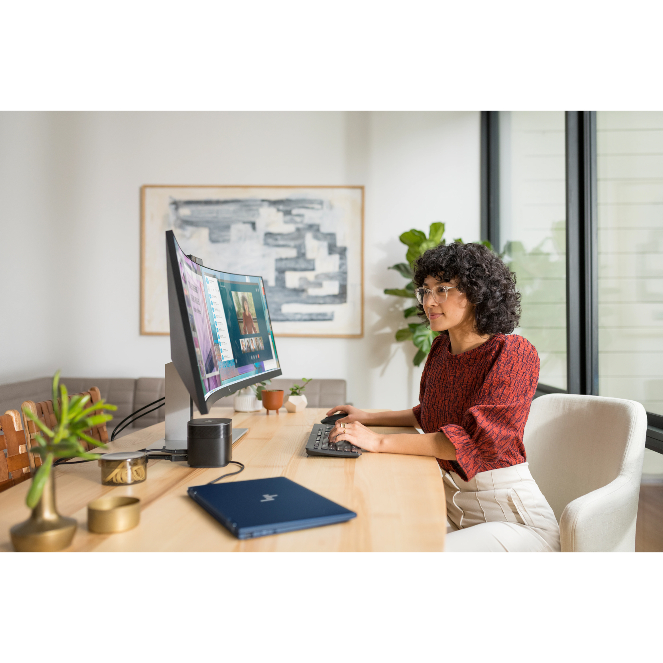 HP Elite Dragonfly 13.3" Convertible 2 in 1 Notebook - Intel Core i5 8th Gen i5-8365U - 16 GB - 256 GB SSD — life style