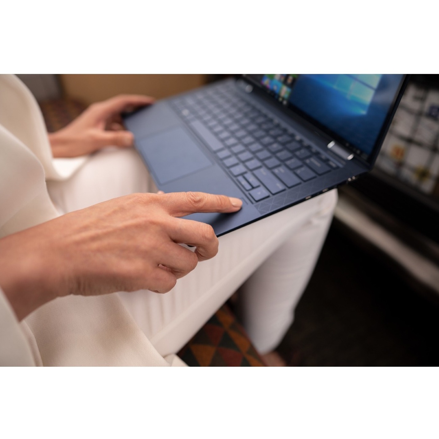 HP Elite Dragonfly 13.3" Touchscreen Convertible 2 in 1 Notebook - Intel Core i7 8th Gen i7-8665U - 16 GB - 512 GB SSD - Intel UHD Graphics 620 - In-plane Switching (IPS) Technology, BrightView — alternate image1