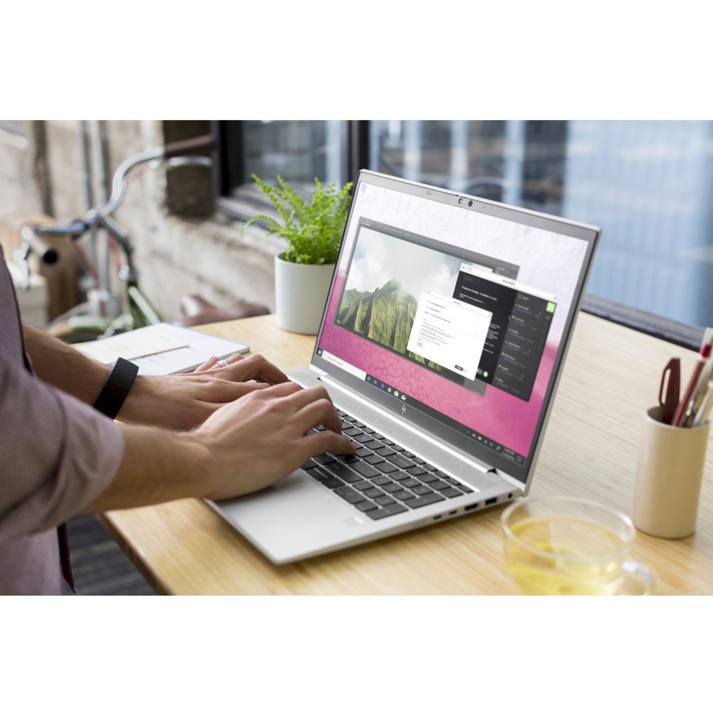 HP EliteBook 850 G8 15.6" Rugged Notebook - Intel Core i7 11th Gen i7-1185G7 - vPro Technology - 16 GB - 256 GB SSD - Intel Chip - In-plane Switching (IPS) Technology - IEEE 802.11 a/b/g/n/ac/ax Wireless LAN Standard — alternate image1