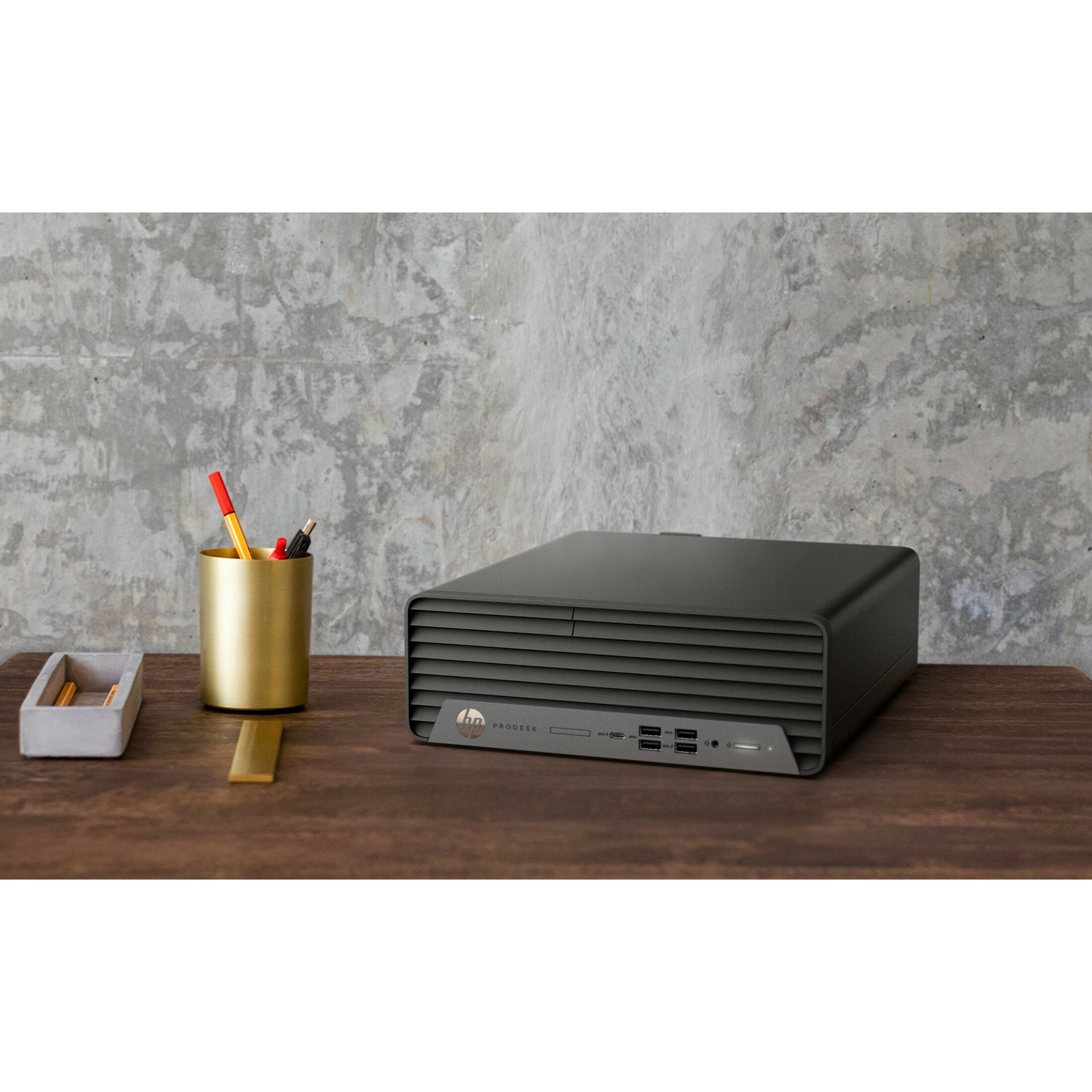HP Business Desktop ProDesk 600 G6 Desktop Computer - Intel Core i7 10th Gen i7-10700 - 32 GB - 256 GB PCI Express 3.0 SSD - Small Form Factor - Intel Q470 Chip - Intel UHD Graphics 610 DDR4 SDRAM — life style