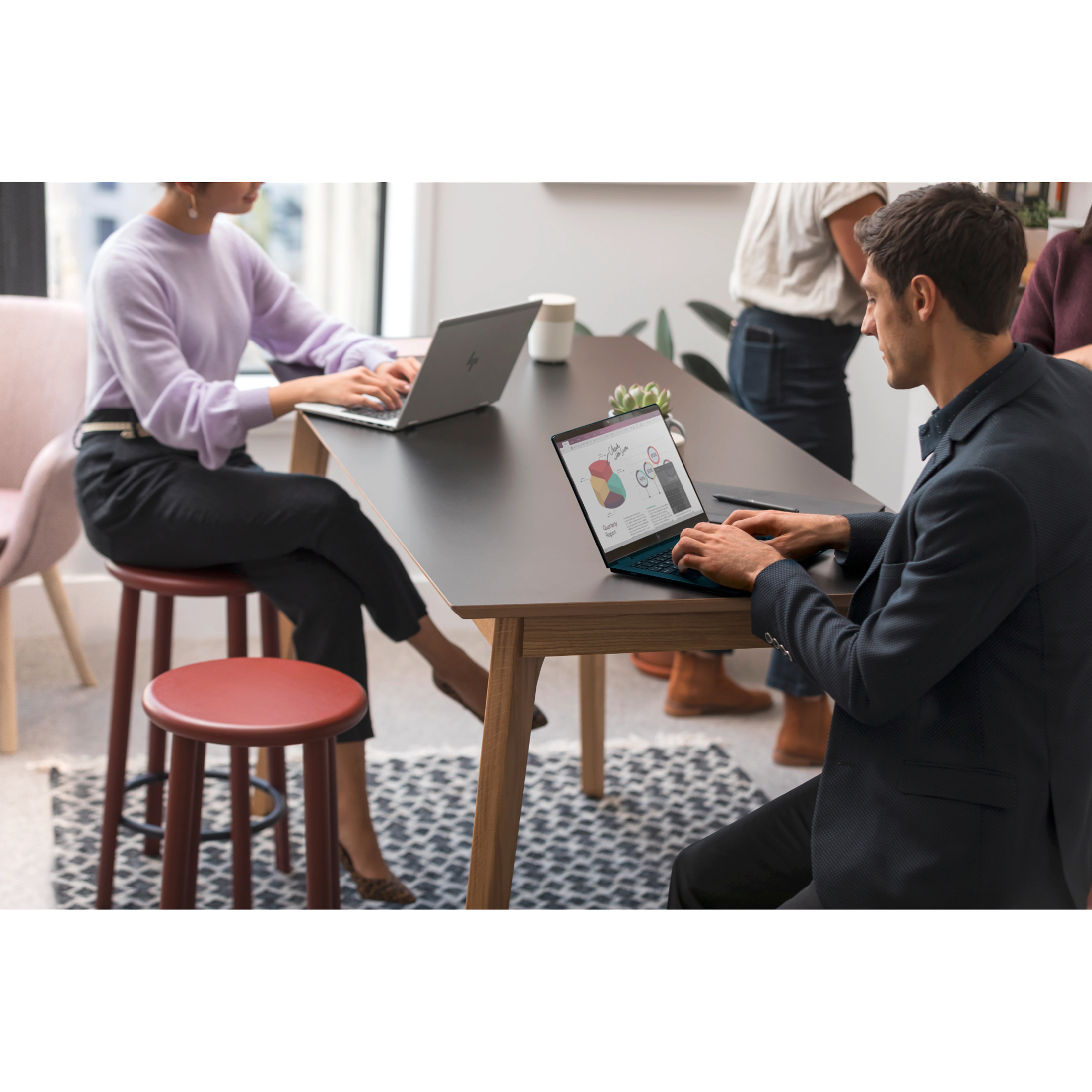 HP EliteBook 835 G8 13.3" Notebook - AMD Ryzen 7 PRO 5850U - 32 GB - 512 GB SSD - AMD Chip — life style