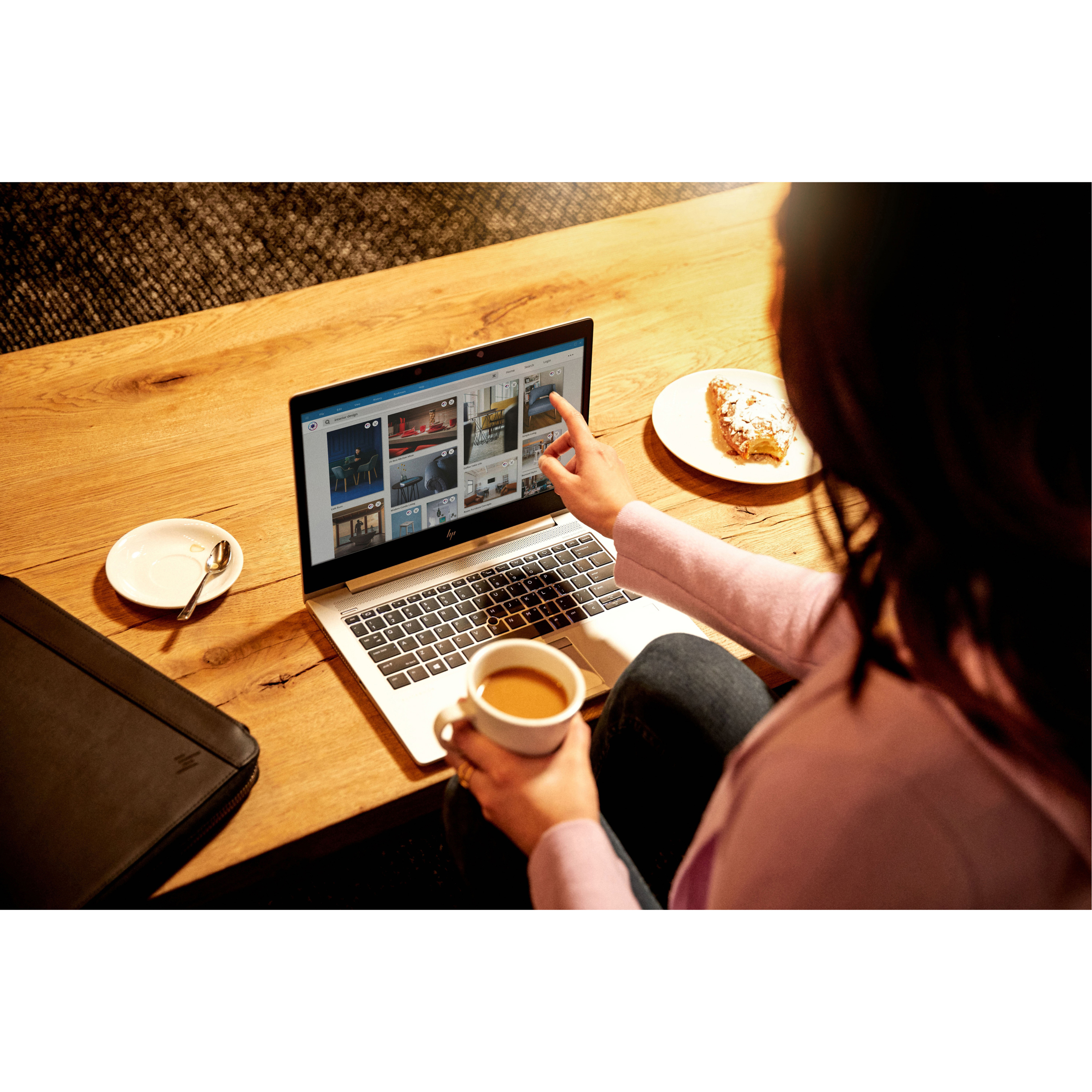 HP EliteBook 840 G7 14" Notebook - Intel Core i7 10th Gen i7-10610U - 16 GB - 512 GB SSD — life style