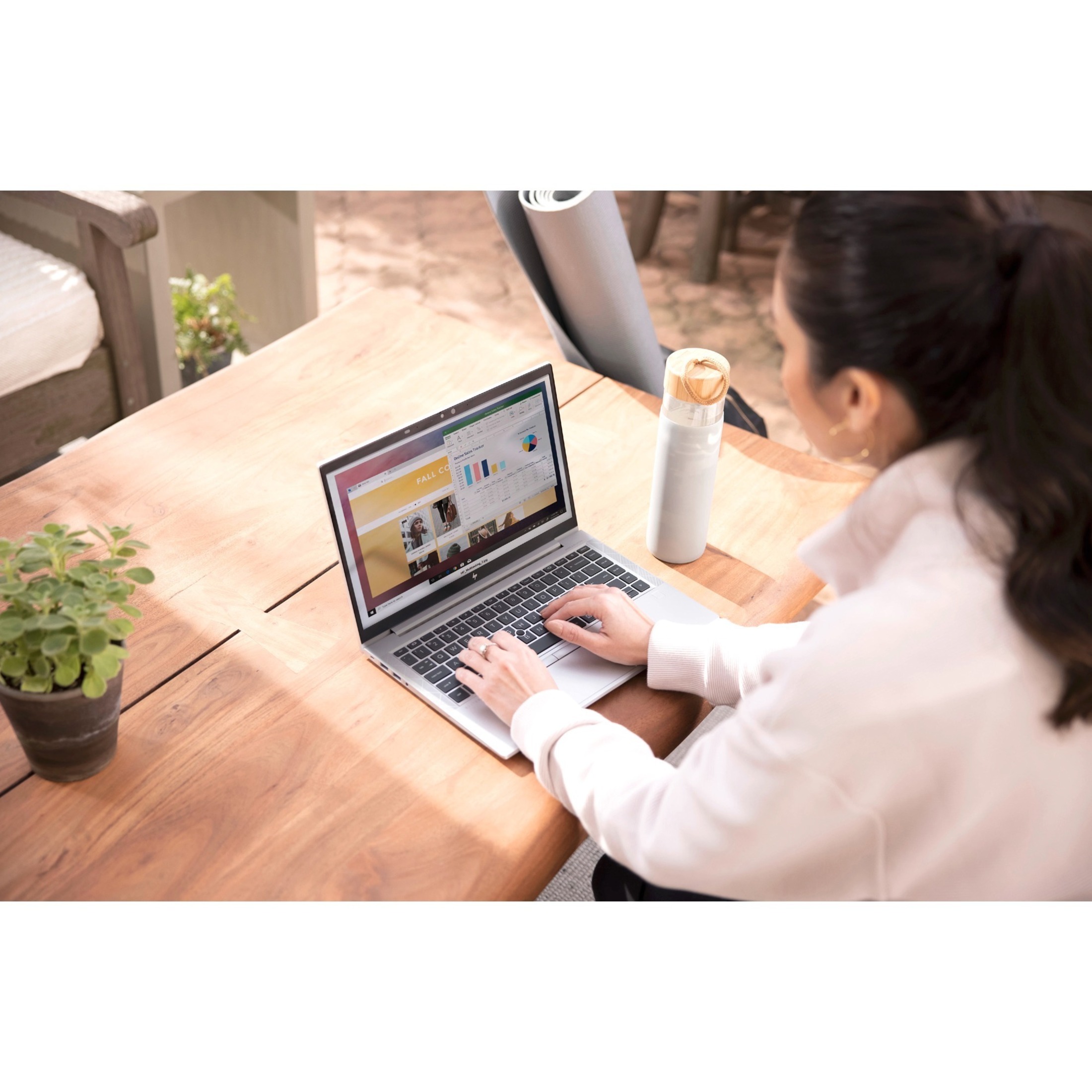 HP EliteBook 835 G8 13.3" Notebook - Full HD - 60 Hz - AMD Ryzen 5 PRO 5650U - 16 GB - 256 GB SSD - AMD Chip - 1920 x 1080 - AMD Radeon Graphics - In-plane Switching (IPS) Technology — life style