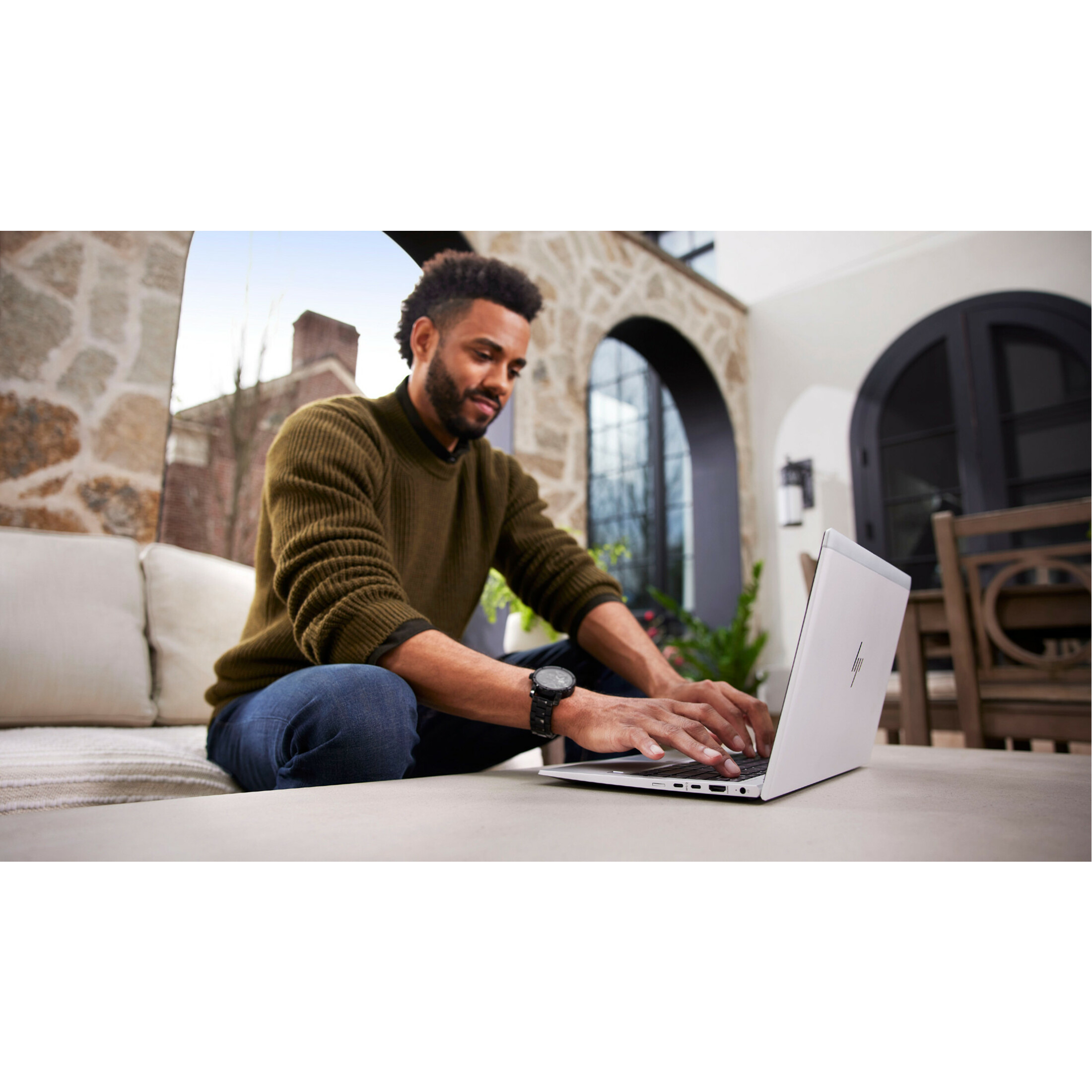 HP EliteBook 845 G8 14" Notebook - Full HD - 60 Hz - AMD Ryzen 5 PRO 5650U - 16 GB - 256 GB SSD - AMD Chip - 1920 x 1080 - AMD Radeon Graphics - In-plane Switching (IPS) Technology — life style