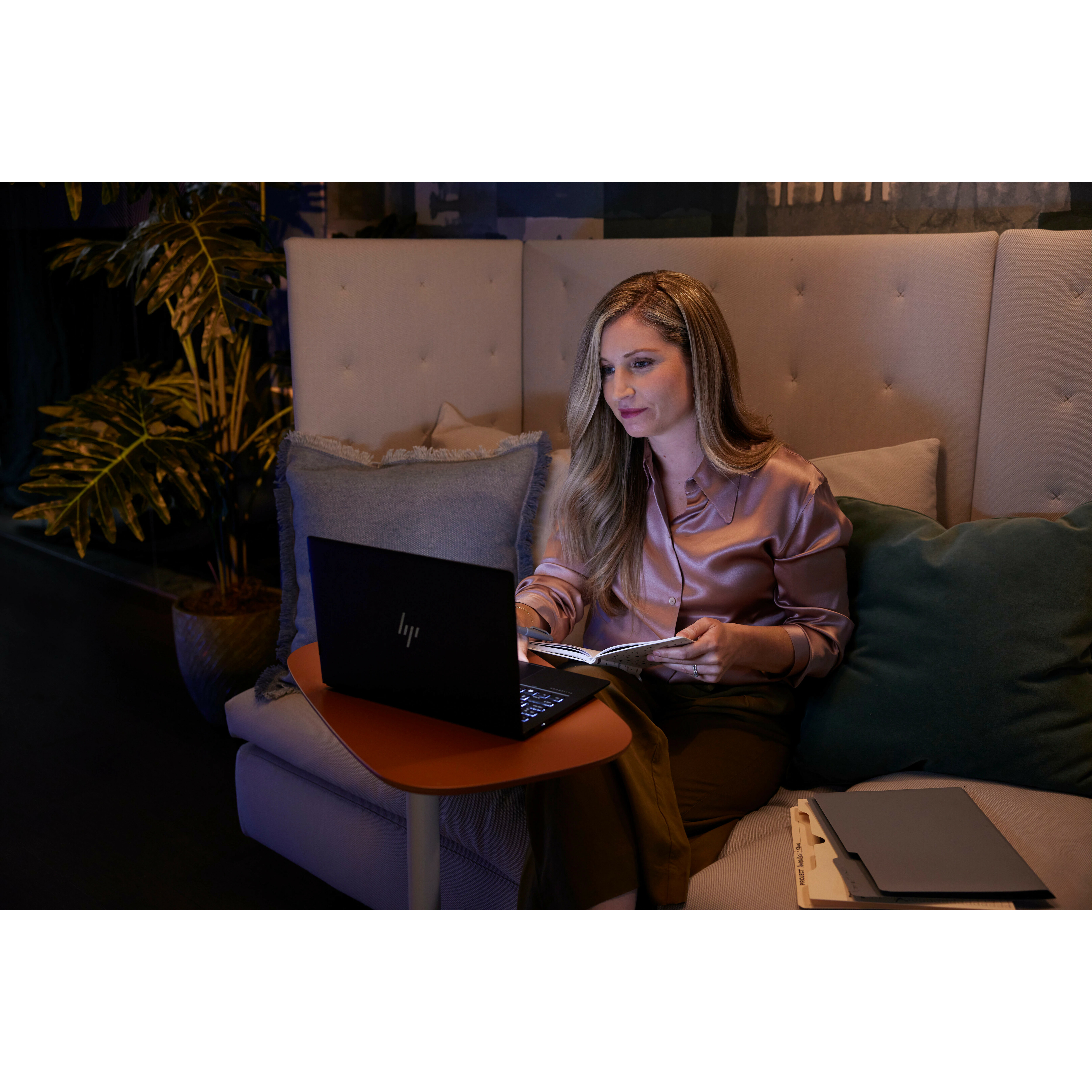 HP Elite Dragonfly Max 13.3" Touchscreen Convertible 2 in 1 Notebook - Full HD - 60 Hz - Intel Core i7 11th Gen i7-1185G7 - vPro Technology - 16 GB - 512 GB SSD - Sparkling Black - Intel Chip - 1920 x 1080 - Intel Iris Xe Graphics - BrightView, Sure View - IEEE 802.11 a/b/g/n/ac/ax Wireless LAN Standard — life style