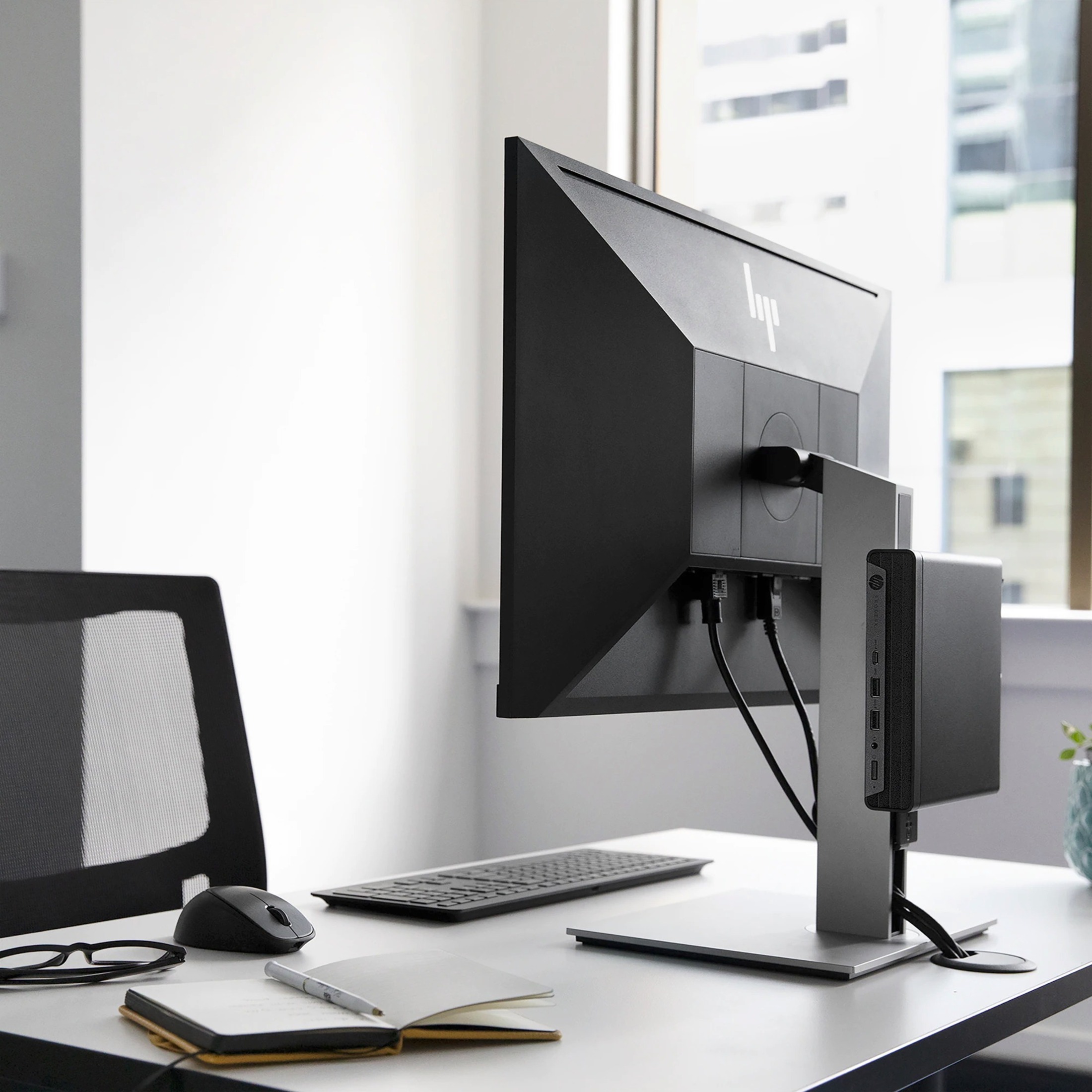 HP Business Desktop ProDesk 405 G8 Desktop Computer - AMD Ryzen 5 PRO 5650GE - 16 GB - 256 GB PCI Express NVMe 3.0 SSD - Desktop Mini - AMD PRO 565 Chip - AMD Radeon Graphics DDR4 SDRAM - 65 W — alternate image3
