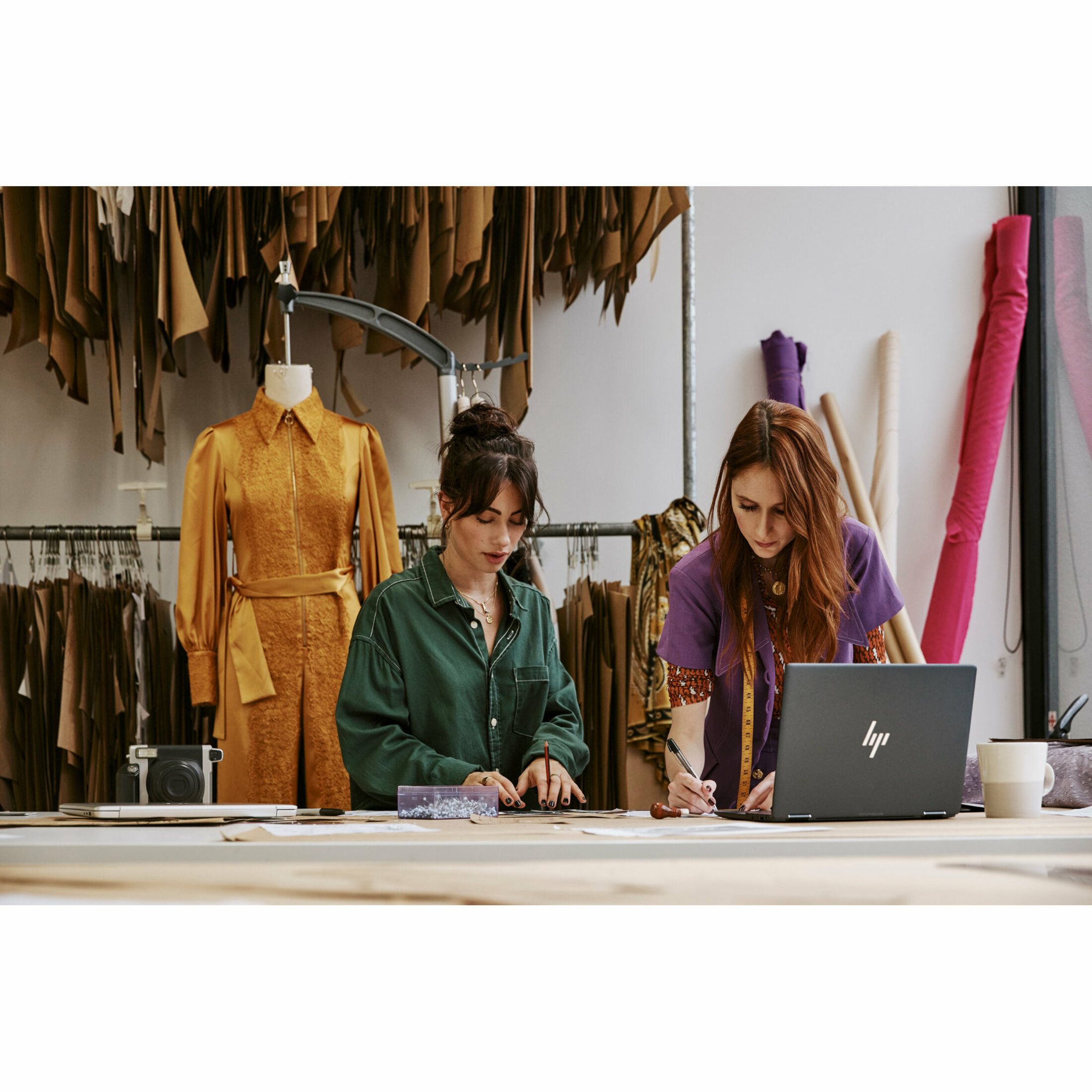 HP Elite Dragonfly 13.5" Convertible 2 in 1 Chromebook - WUXGA+ - Intel Core i5 12th Gen i5-1245U - vPro Technology - 8 GB - 256 GB SSD - English Keyboard - Smart Buy - Intel Chip - 1920 x 1280 - ChromeOS - Intel Iris Xe Graphics - Sure View, In-plane Switching (IPS) Technology, BrightView - Front Camera/Webcam - IEEE 802.11ax Wireless LAN Standard — life style
