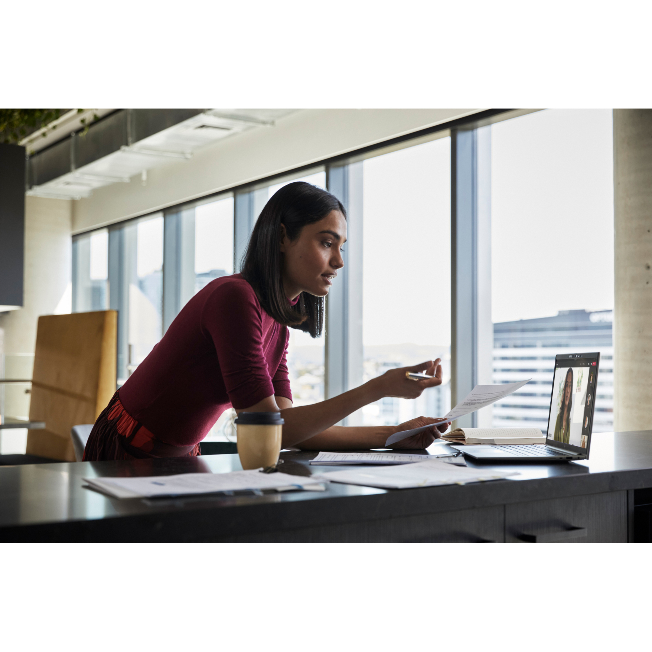 HP EliteBook 835 G9 13.3" Notebook - 60 Hz - AMD Ryzen 7 6800U - 16 GB - 512 GB SSD - AMD Chip - In-plane Switching (IPS) Technology - IEEE 802.11ax Wireless LAN Standard — life style