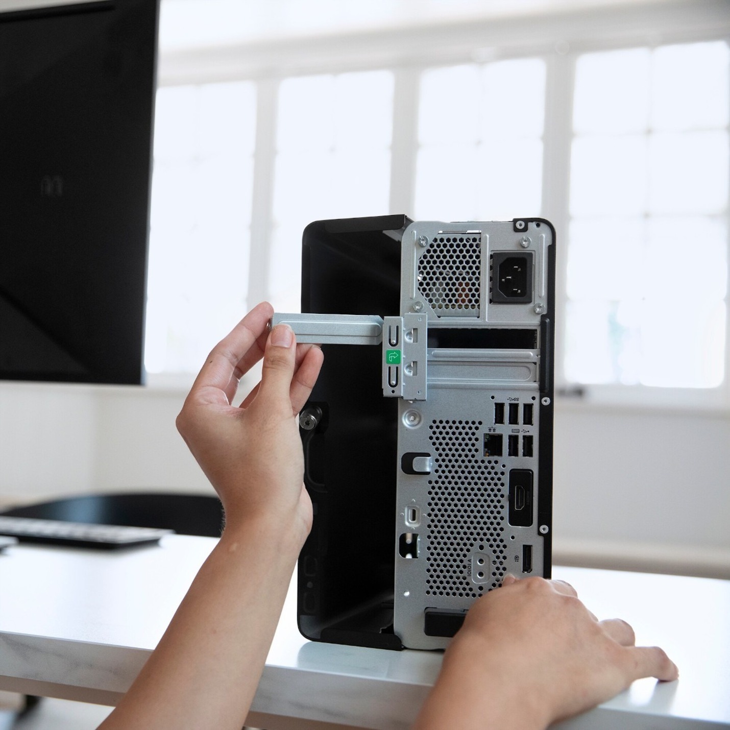 HP EliteDesk 805 G8 Desktop Computer - AMD Ryzen 7 PRO 5750G - 64 GB - Small Form Factor - AMD PRO 565 Chip - AMD Radeon Graphics DDR4 SDRAM — alternate image4
