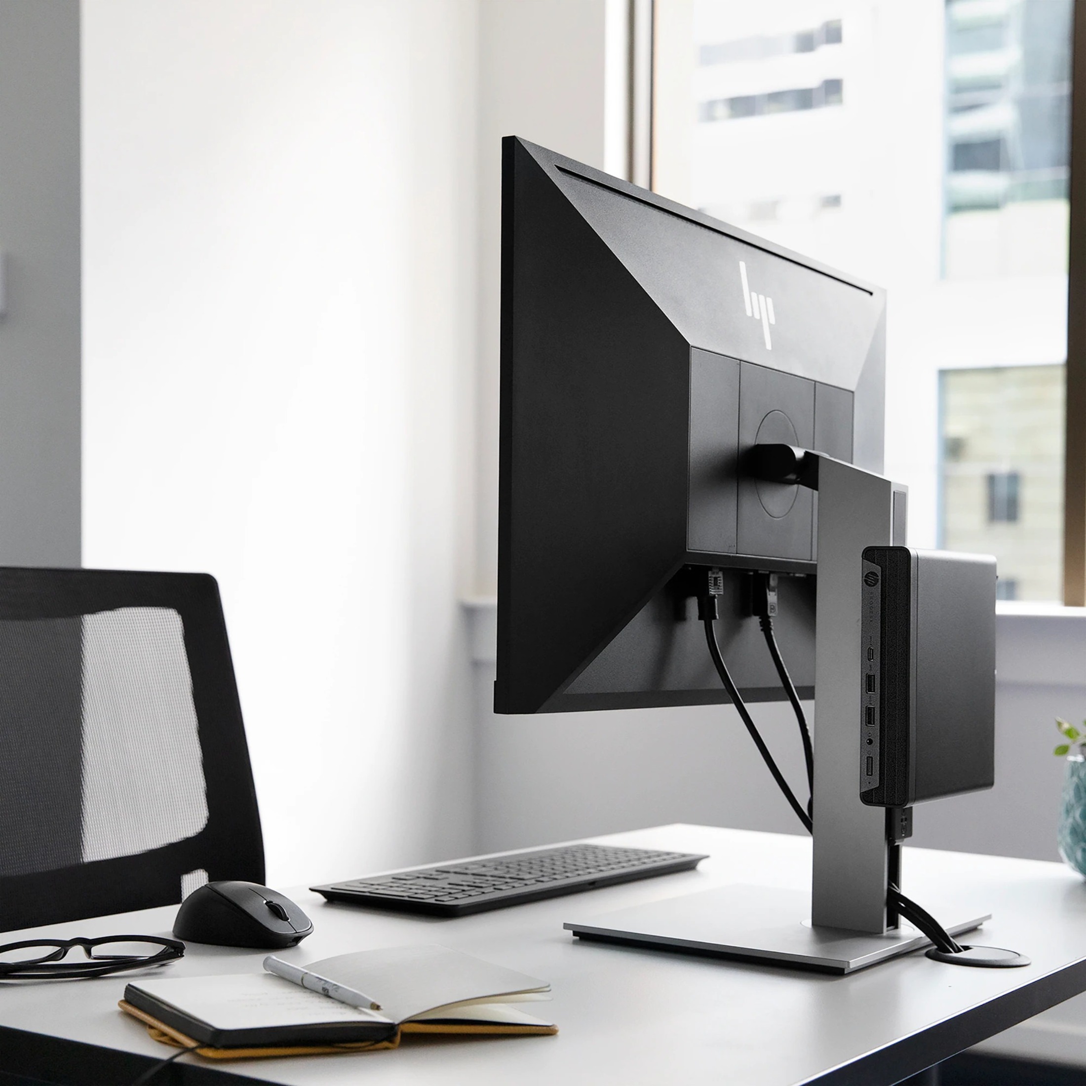 HP Business Desktop ProDesk 405 G8 Desktop Computer - AMD Ryzen 5 5600GE - 8 GB - 256 GB SSD - Mini PC - AMD PRO 565 Chip - 65 W — alternate image5