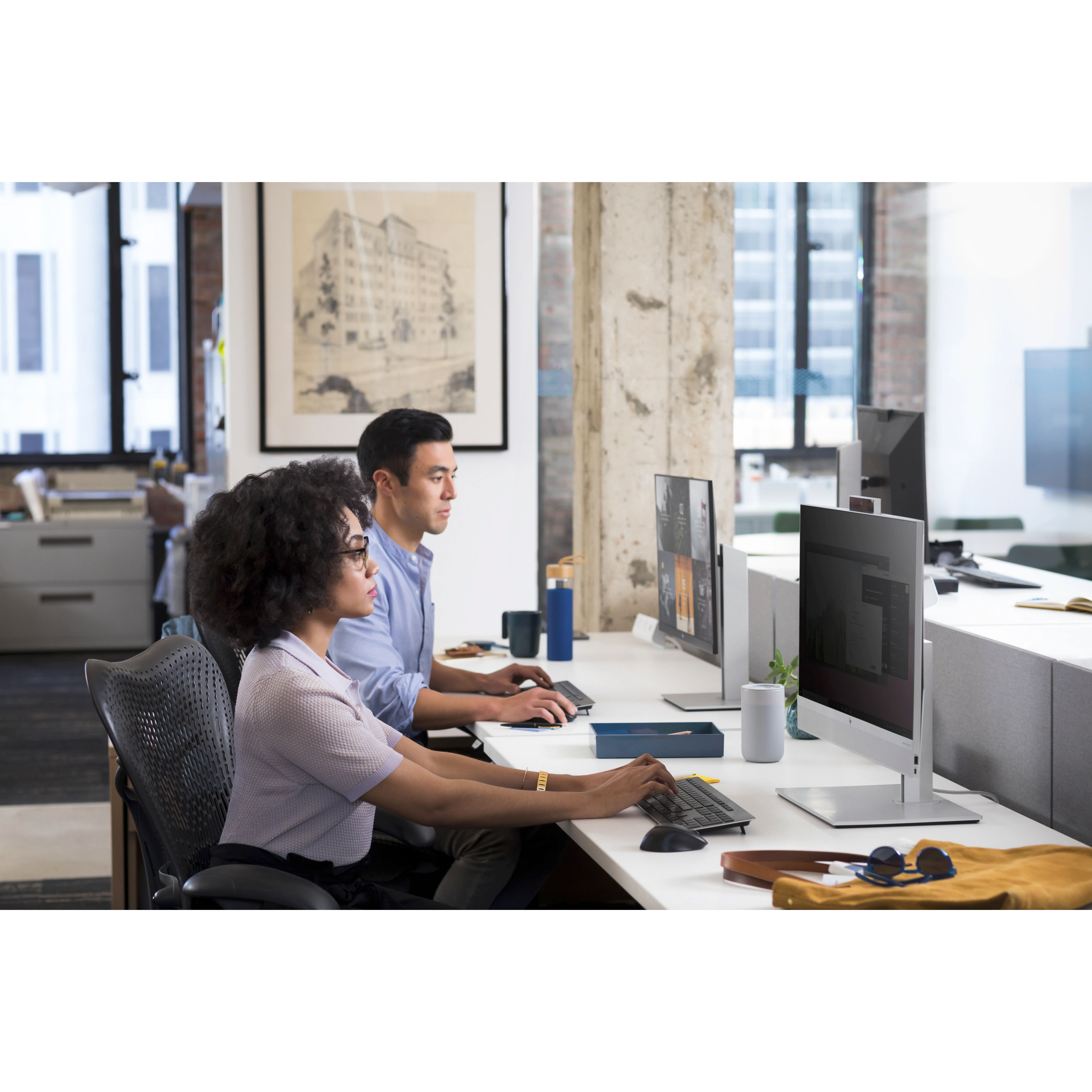 HP EliteOne 800 G6 All-in-One Computer - Intel Core i5 10th Gen i5-10500 - 16 GB - 256 GB SSD - 23.8" Full HD - 1920 x 1080 — life style