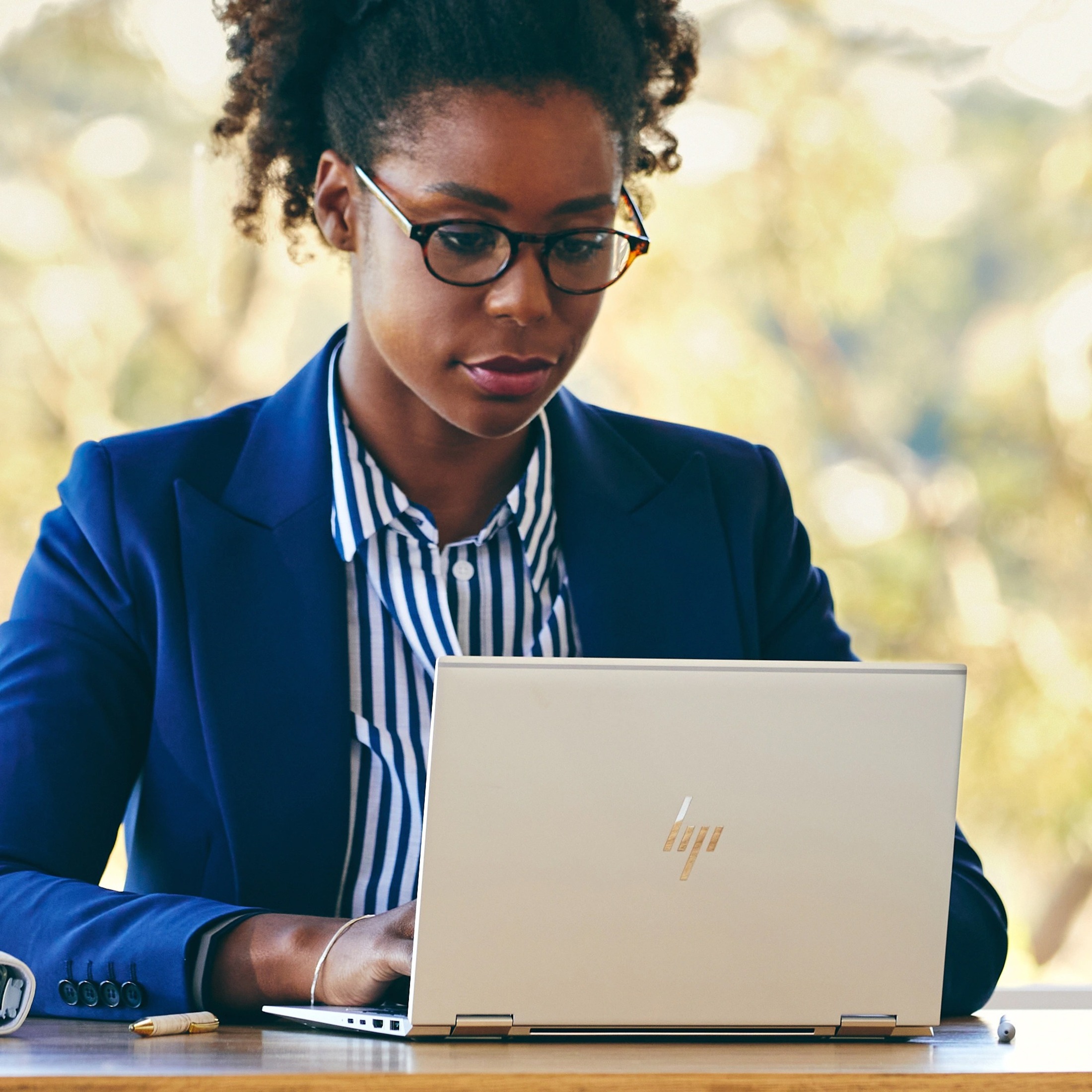 HP EliteBook x360 1040 G8 14" Touchscreen Convertible 2 in 1 Notebook - 60 Hz - Intel Core i7 11th Gen i7-1185G7 - vPro Technology - 16 GB - 256 GB SSD - Intel Chip - Intel Iris Xe Graphics - In-plane Switching (IPS) Technology — alternate image1