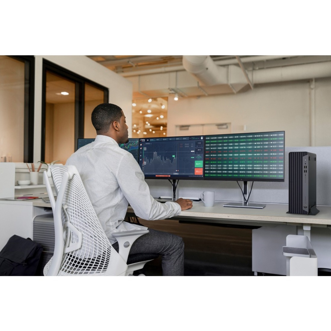 HP EliteDesk 800 G6 Desktop Computer - Intel Core i5 10th Gen i5-10500 - vPro Technology - 8 GB - 512 GB PCI Express NVMe SSD - Small Form Factor - Intel Q470 (vPro) Chip - Windows 11 Pro - Intel UHD Graphics 630 DDR4 SDRAM - IEEE 802.11ax Wireless LAN — alternate image3