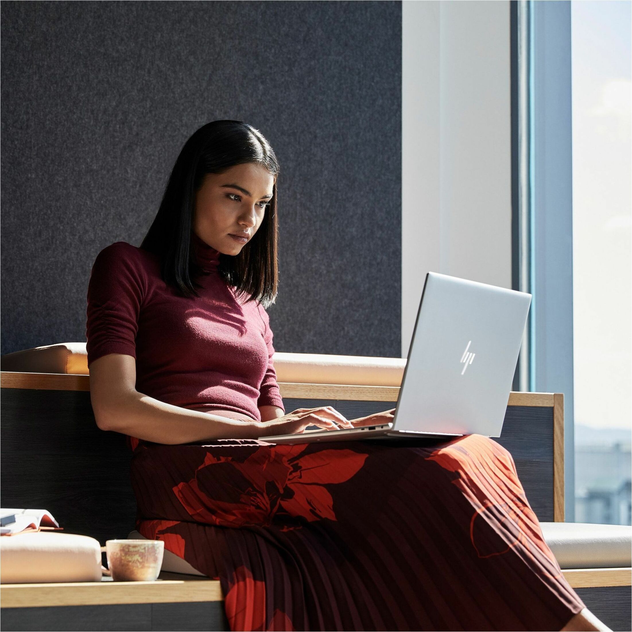 HP EliteBook 865 G9 16" Notebook - WUXGA - AMD Ryzen 5 6600U - 16 GB - 256 GB SSD - AMD Chip - 1920 x 1200 - AMD Radeon Graphics - In-plane Switching (IPS) Technology - IEEE 802.11ax Wireless LAN Standard — life style