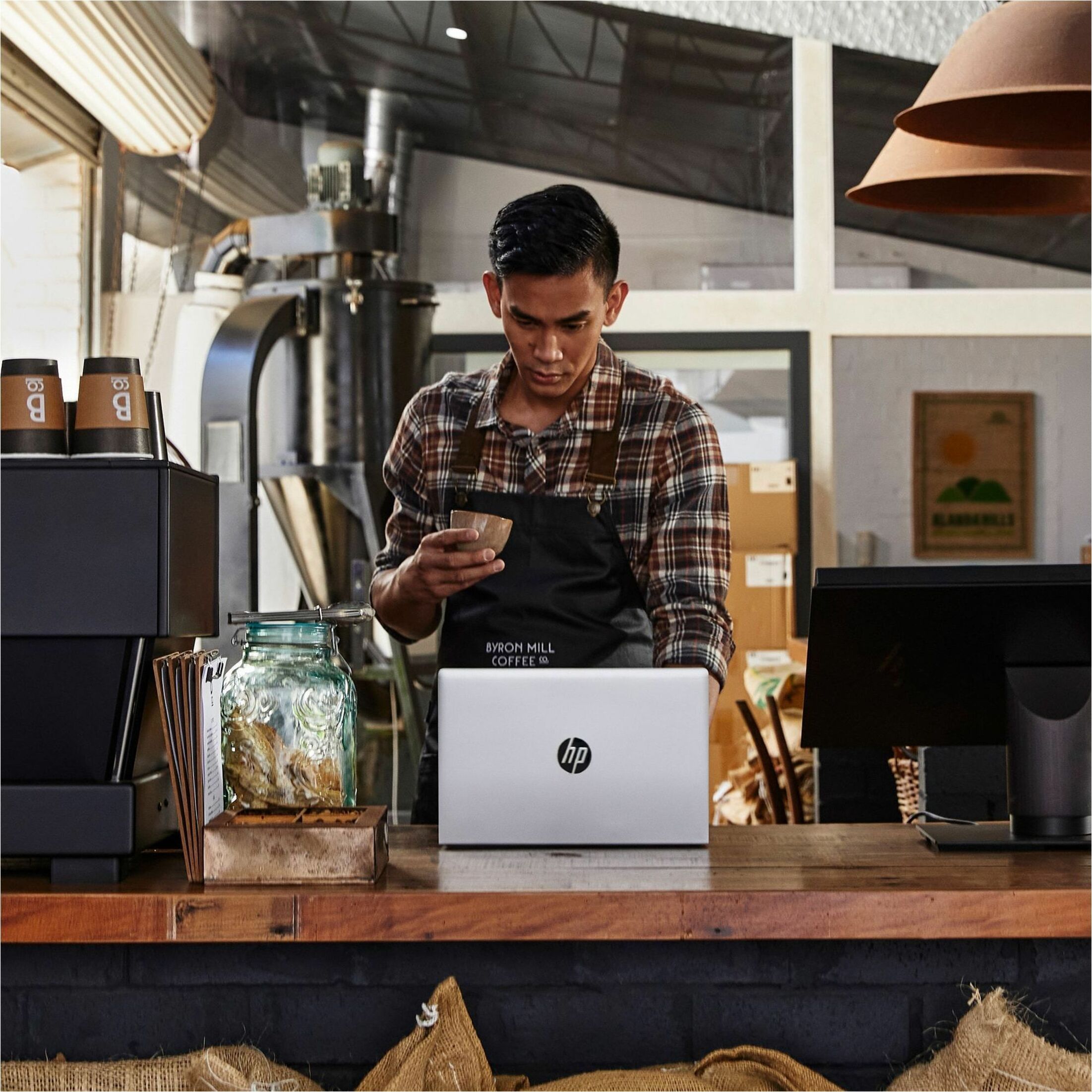 HP ProBook 445 G9 14" Notebook - Full HD - AMD Ryzen 5 5625U - 8 GB - 512 GB SSD - AMD Chip - 1920 x 1080 - Windows 11 Pro - AMD Radeon Graphics - In-plane Switching (IPS) Technology - Front Camera/Webcam - IEEE 802.11ax Wireless LAN Standard — alternate image3