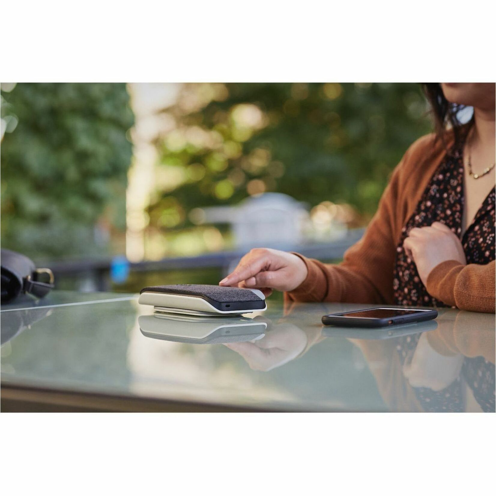 Poly Sync 20 USB-C Speakerphone - USB - Microphone - Battery - Black — alternate image1