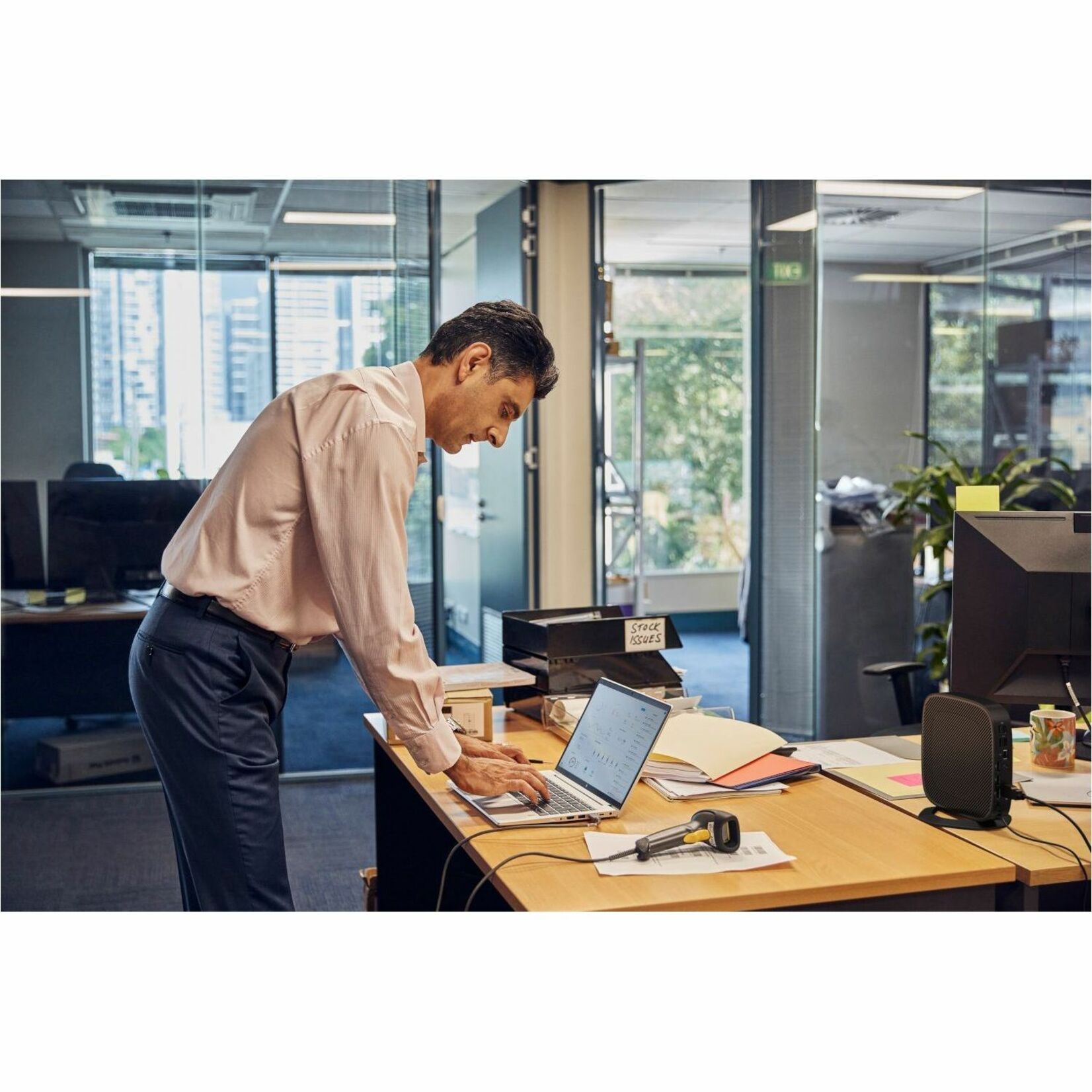 HP Elite mt645 G7 14" Thin Client Notebook - Full HD - 60 Hz - AMD Ryzen 3 5425U - 8 GB - 128 GB SSD - AMD Chip - 1920 x 1080 - In-plane Switching (IPS) Technology - Front Camera/Webcam - IEEE 802.11ax Wireless LAN Standard — life style