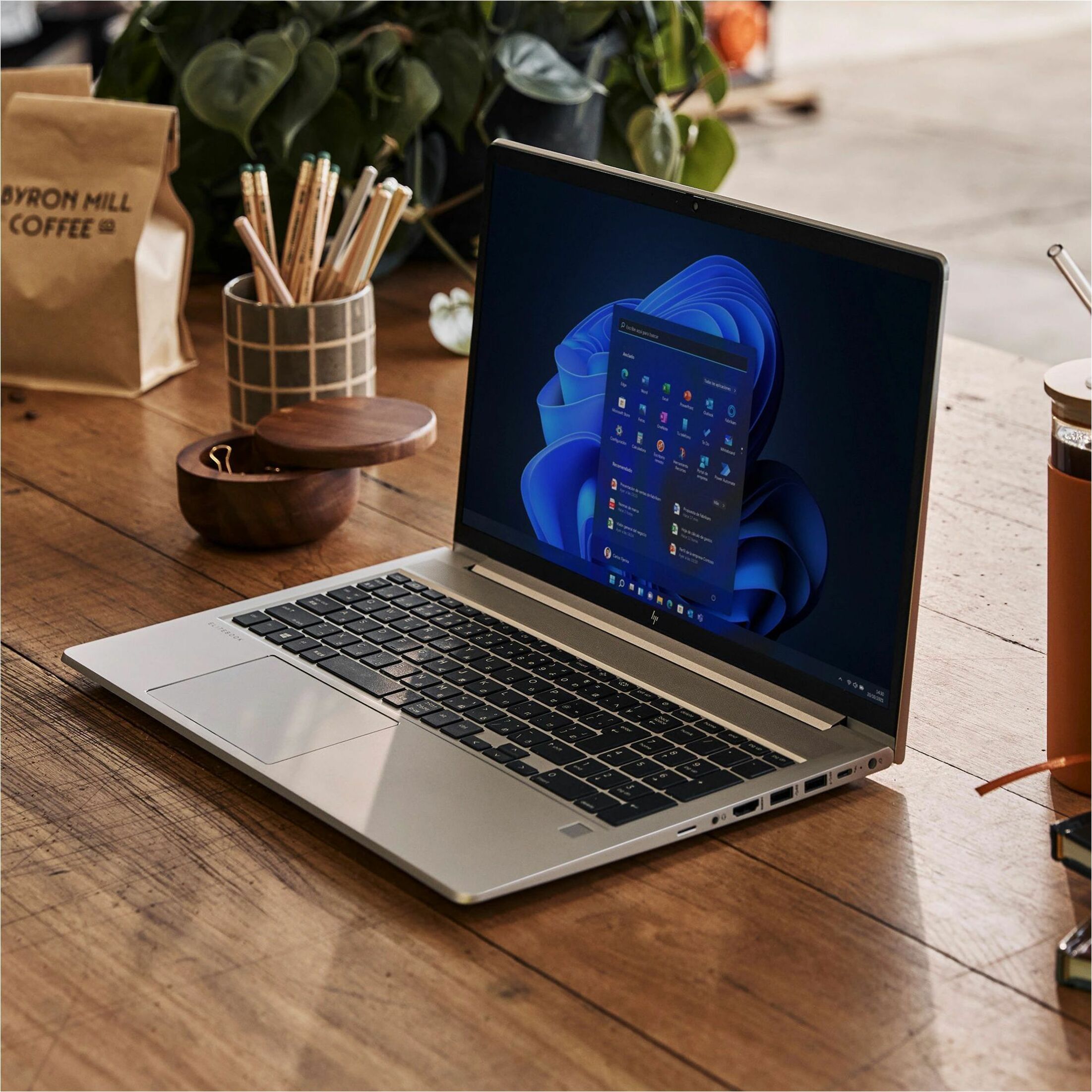 HP ProBook 450 G9 15.6" Notebook - 60 Hz - Intel Core i5 12th Gen i5-1235U - 16 GB - 256 GB SSD - Intel Chip - IEEE 802.11ax Wireless LAN Standard — alternate image2