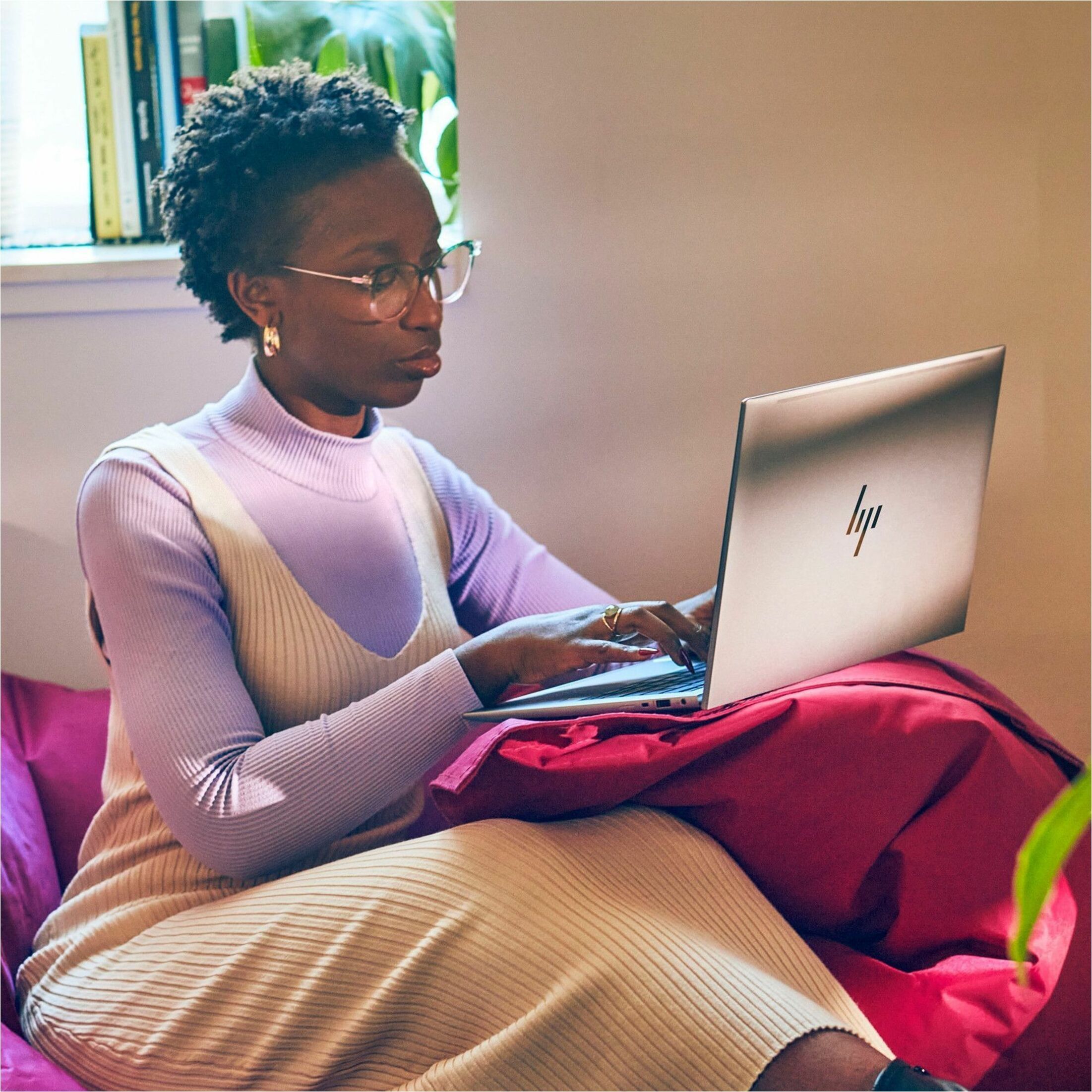 HP ZBook Firefly G10 14" Mobile Workstation - Intel Core i7 13th Gen i7-1365U - 64 GB - 2 TB SSD - Intel Chip - In-plane Switching (IPS) Technology, Eyesafe - IEEE 802.11ax Wireless LAN Standard — life style