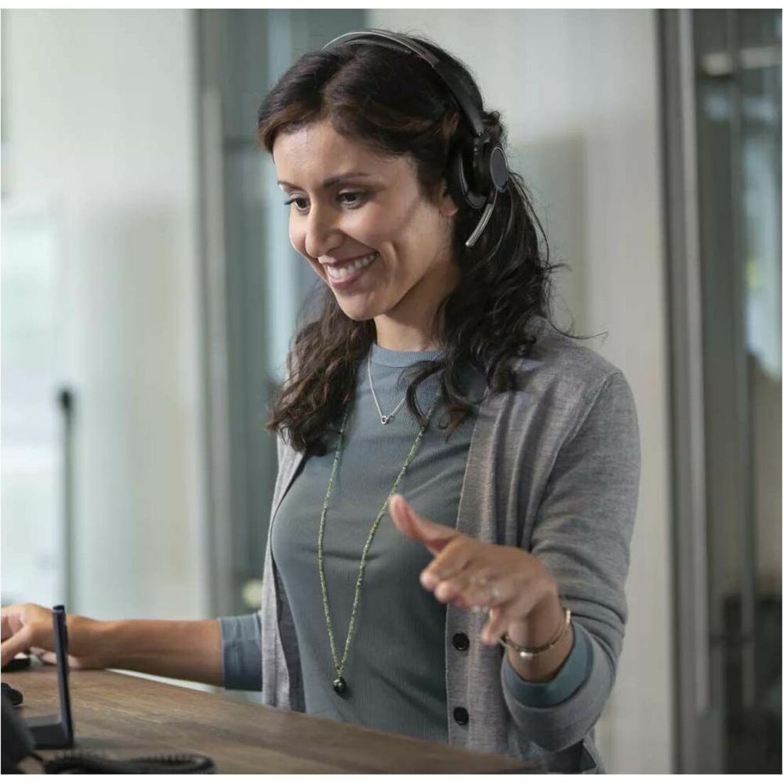 Poly Voyager Focus B825 UC USB-C Headset +Charging Stand TAA - Microsoft Teams Certification - Siri, Google Assistant - Stereo - Wireless - Bluetooth - 98.4 ft - 20 Hz to 20 kHz - On-ear - Binaural - MEMS Technology, Electret Condenser, Noise Cancelling Microphone - Noise Canceling - Black - TAA Compliant — alternate image1