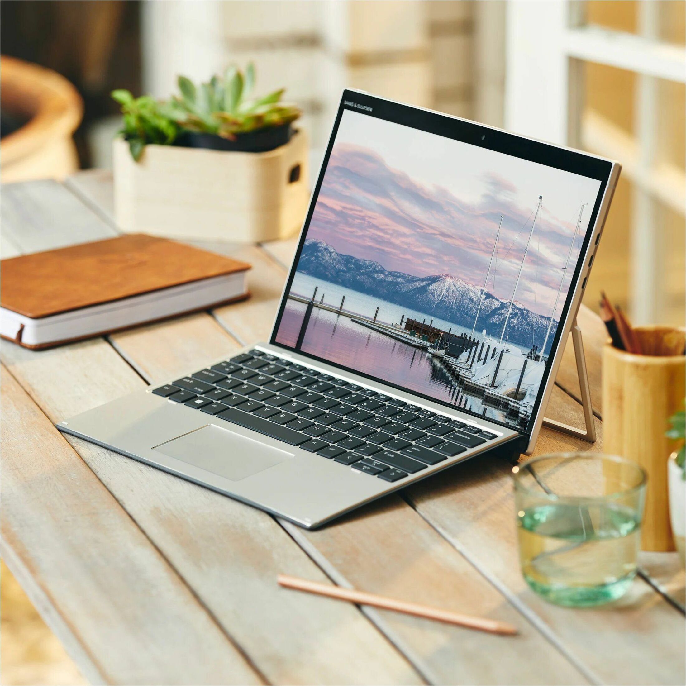 HP Elite x2 G8 13" Touchscreen Detachable 2 in 1 Notebook - WUXGA+ - 60 Hz - Intel Core i5 11th Gen i5-1145G7 - 16 GB - 256 GB SSD - Intel Chip - LTE Advanced - 1920 x 1280 - BrightView, In-plane Switching (IPS) Technology - Front Camera/Webcam - 11 Hours Battery Run Time - 4G - IEEE 802.11ax Wireless LAN Standard — alternate image1