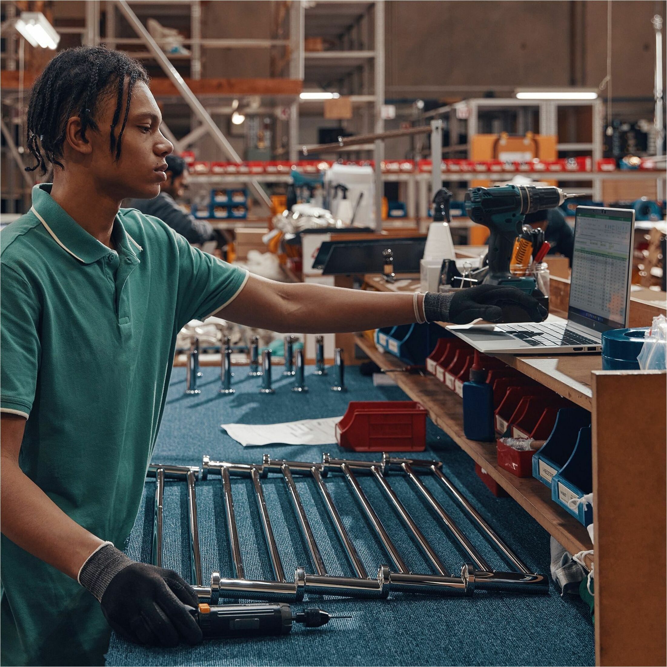 HP EliteBook 650 G10 15.6" Notebook - Full HD - 60 Hz - Intel Core i7 13th Gen i7-1370P - 64 GB - 256 GB SSD - Pike Silver Aluminum - Intel Chip - 1920 x 1080 - In-plane Switching (IPS) Technology - Front Camera/Webcam - IEEE 802.11ax Wireless LAN Standard — life style