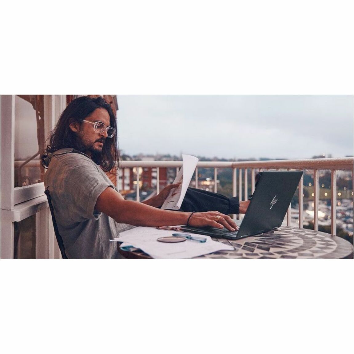 HP Elite Dragonfly Chromebook Enterprise 13" Touchscreen Convertible 2 in 1 Chromebook - 60 Hz - Intel Core i7 12th Gen i7-1265U - 32 GB - 256 GB SSD - Intel Chip - In-plane Switching (IPS) Technology - IEEE 802.11ax Wireless LAN Standard — alternate image3