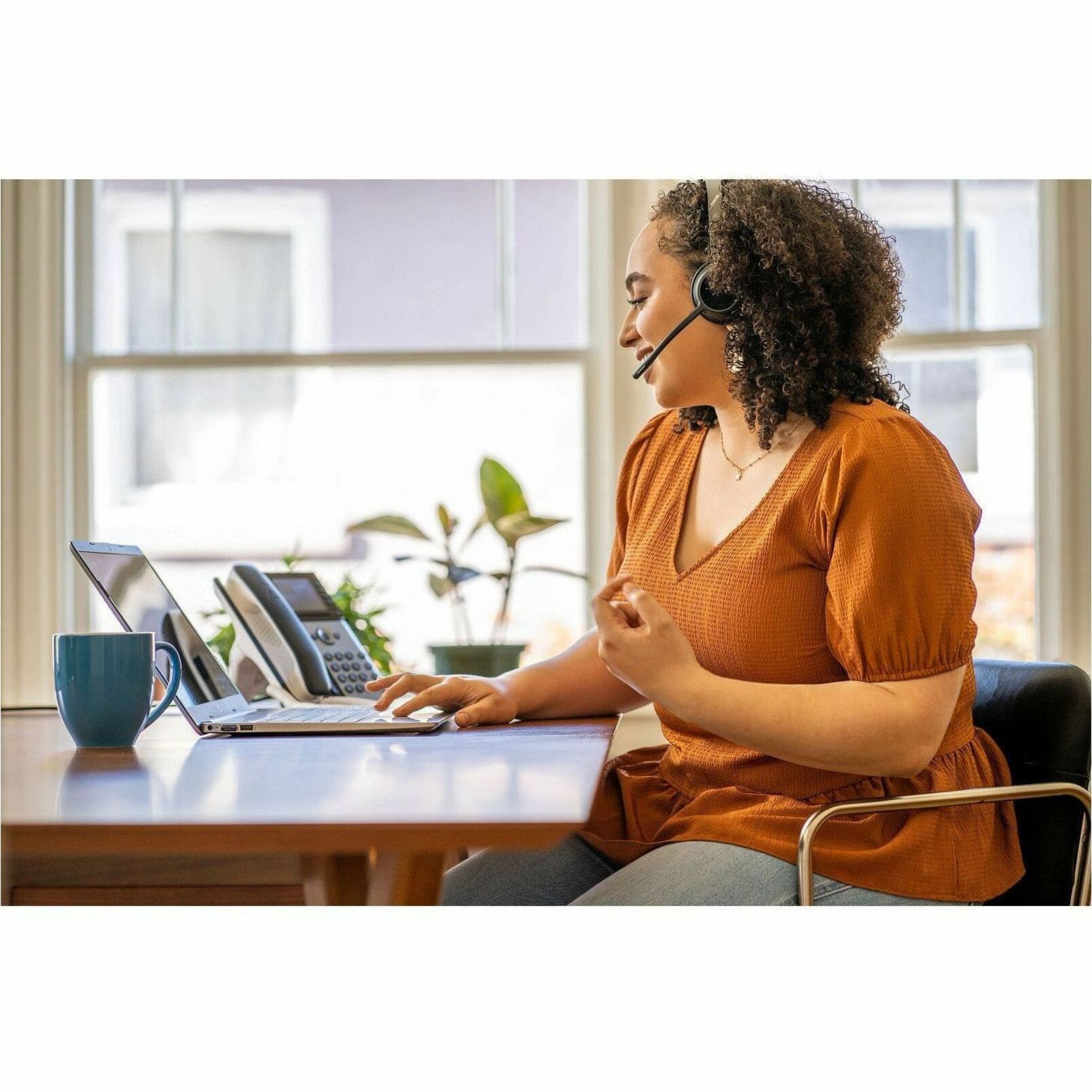 Poly Edge E320 IP Phone and PoE-enabled GSA/TAA - 32 x Total Line - VoIP - 3.5" LCD - 2 x Network (RJ-45) - PoE Ports — alternate image5