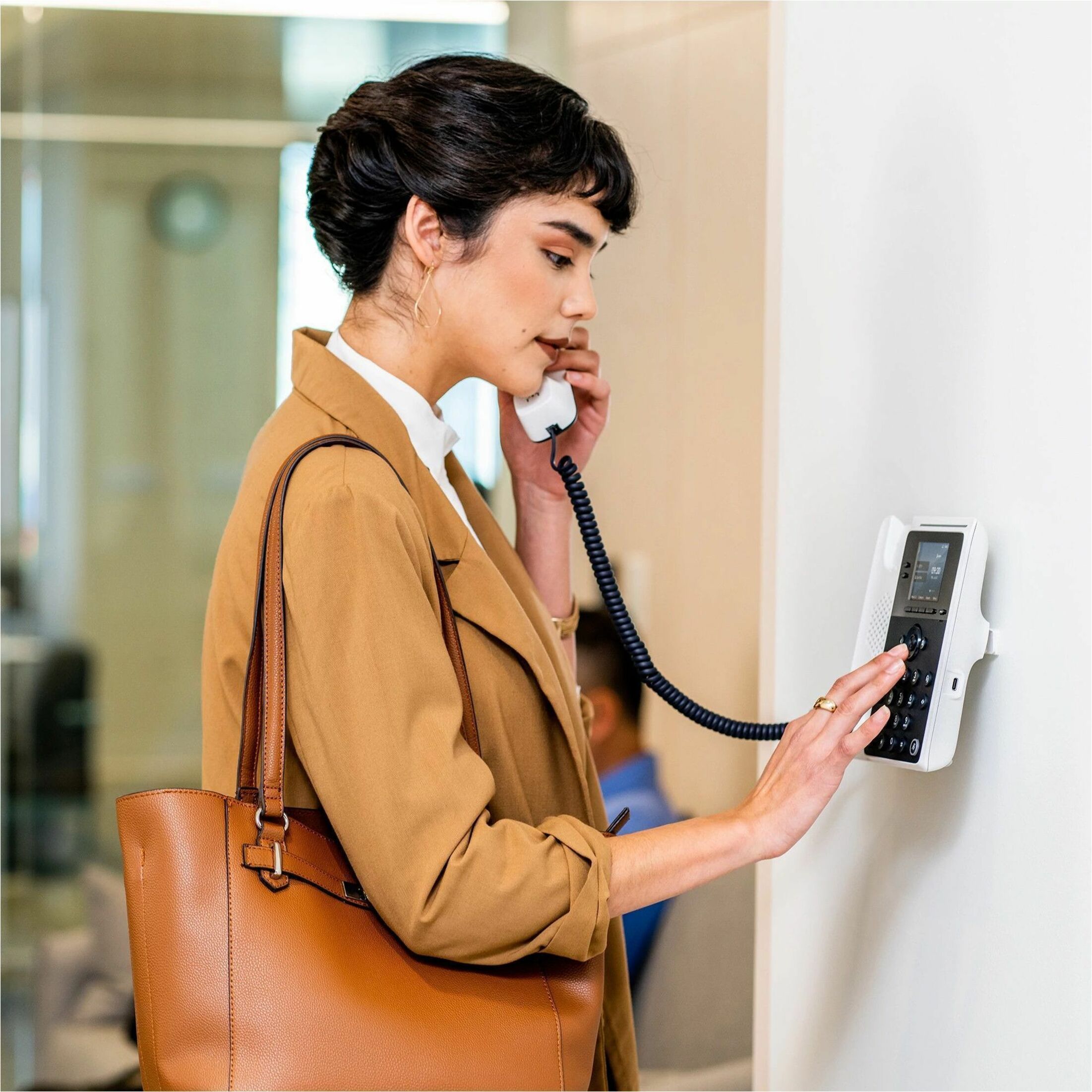 Poly Edge E100 IP Phone and PoE-enabled GSA/TAA - 8 x Total Line - VoIP - 2.8" LCD - 2 x Network (RJ-45) - PoE Ports — alternate image1