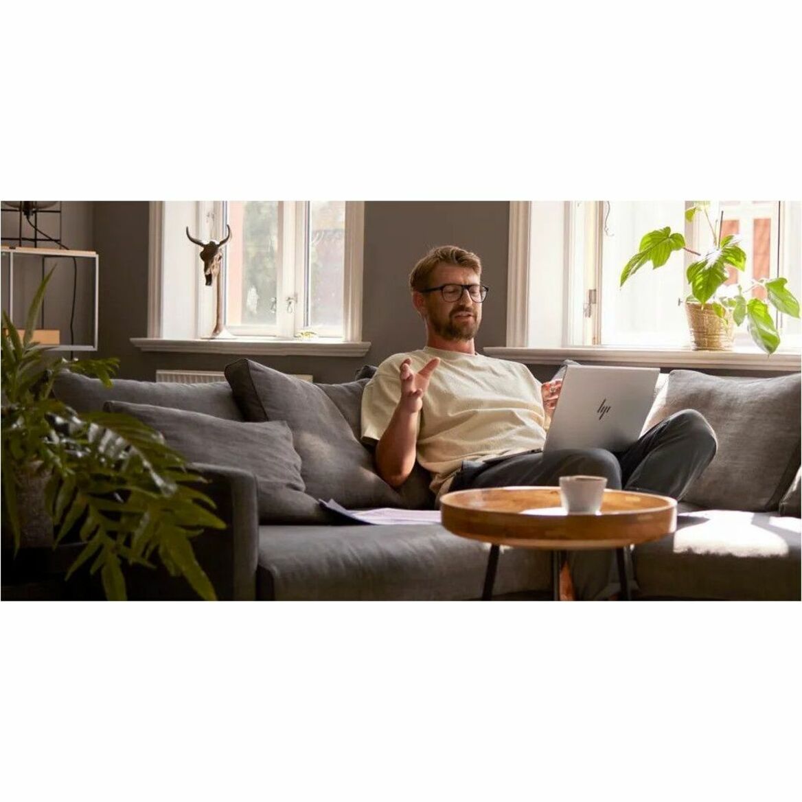 HP EliteBook 865 G11 16" Notebook - WUXGA - AMD Ryzen 7 8840U - 32 GB - 256 GB SSD - AMD Chip - 1920 x 1200 - In-plane Switching (IPS) Technology, Sure View - Front Camera/Webcam - 20.25 Hours Battery Run Time - IEEE 802.11ax Wireless LAN Standard — life style
