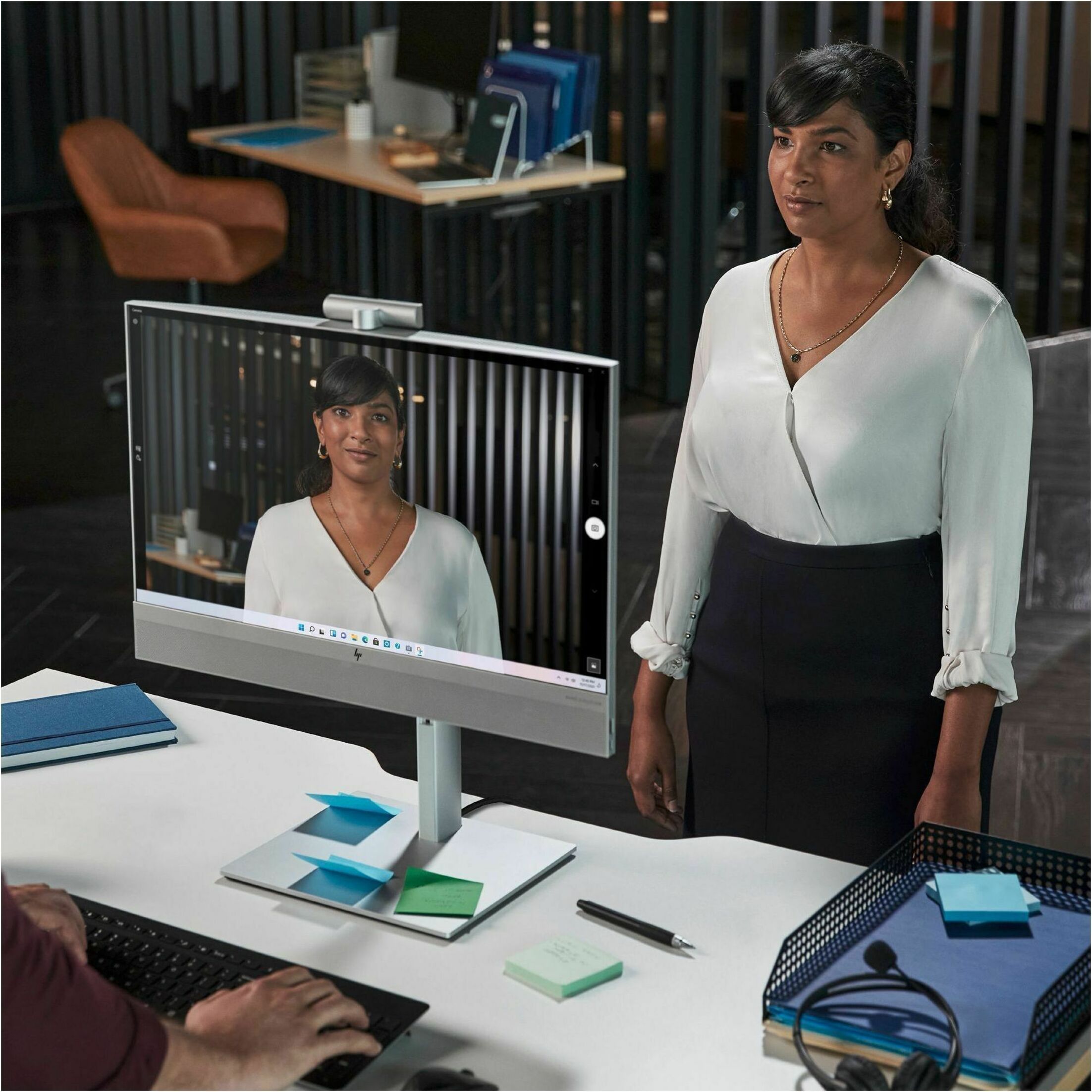 HP EliteOne 840 G9 All-in-One Computer - Intel Core i7 14th Gen i7-14700 - vPro Technology - 16 GB - 256 GB SSD - 23.8" Full HD - Desktop - Intel Q670 Chip - 1920 x 1080 — alternate image2