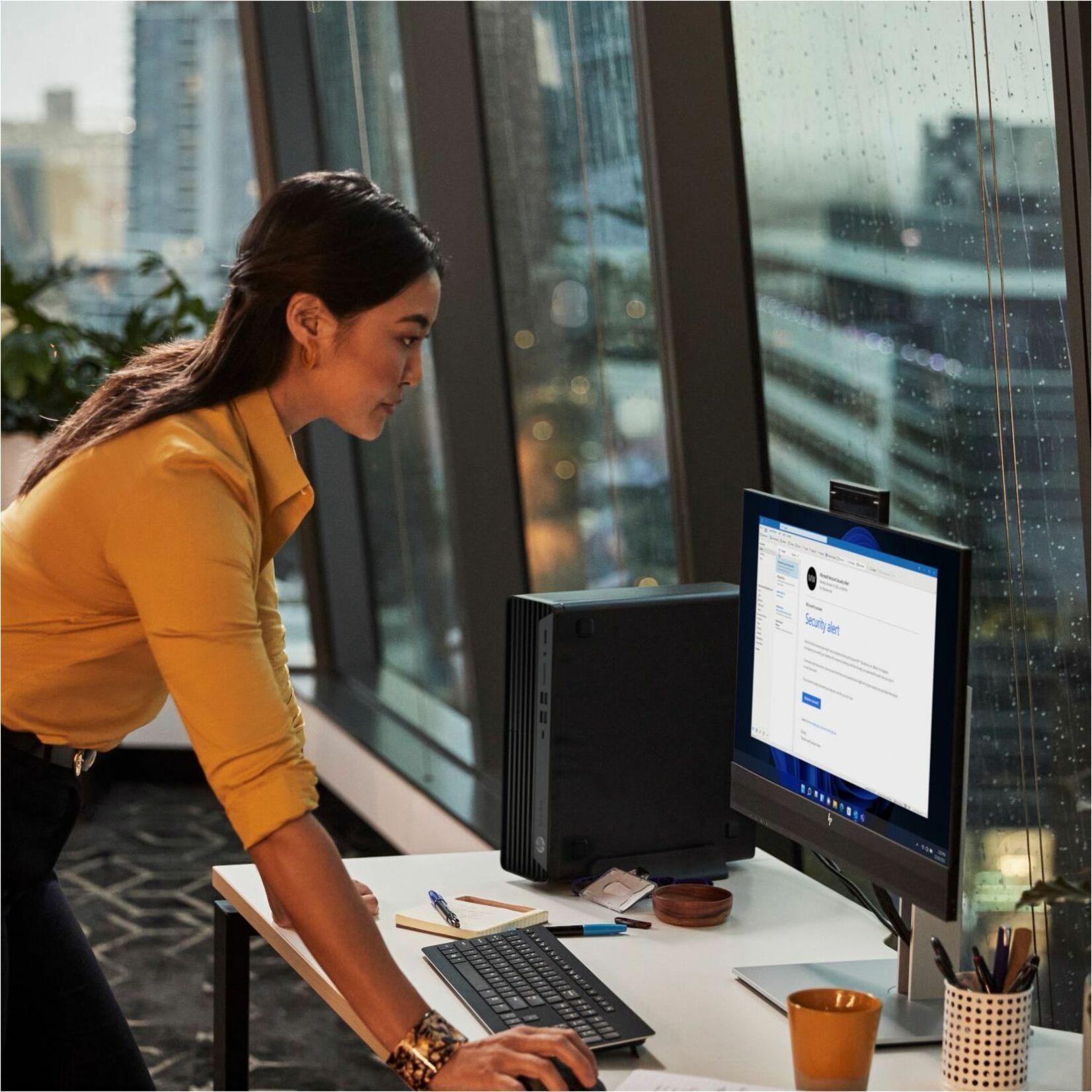 HP Elite 800 G9 Desktop Computer - Intel Core i7 14th Gen i7-14700 - 16 GB - Small Form Factor - Intel Q670 Chip - Intel UHD Graphics 770 DDR5 SDRAM — life style