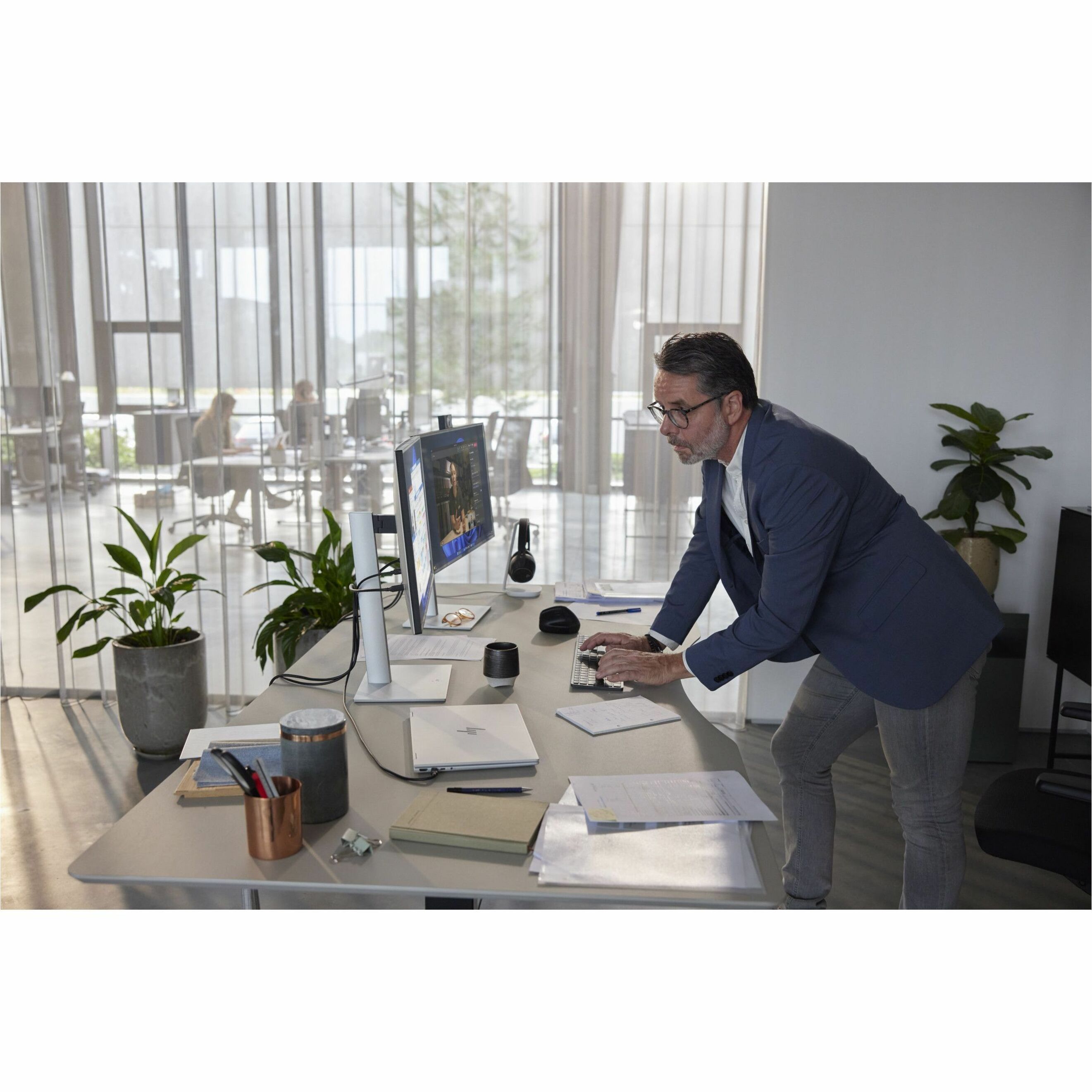HP Elite x360 1040 G11 14" Touchscreen Notebook - WUXGA - 60 Hz - Intel Core Ultra 7 1st Gen 165H - 16 GB - 512 GB SSD - Intel Chip - 1920 x 1200 - Intel - BrightView - Front Camera/Webcam - IEEE 802.11ax Wireless LAN Standard — alternate image11