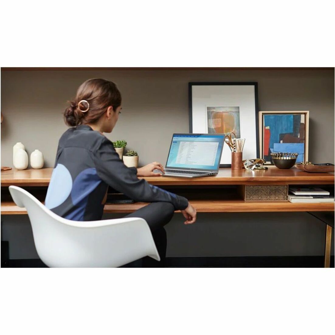 HP ProBook 460 G11 16" Notebook - Intel Core Ultra 5 125U - 16 GB - 256 GB SSD - Intel Chip - IEEE 802.11ax Wireless LAN Standard — life style