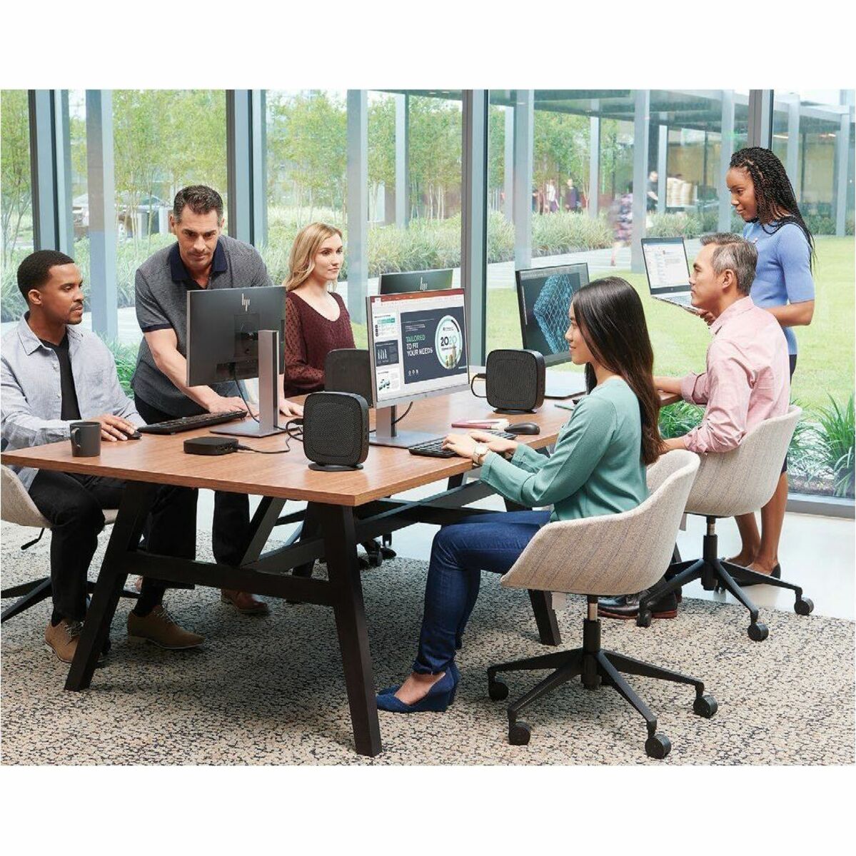 HP Elite t660 Thin Client - Intel U-series U300E Penta-core (5 Core) 1.10 GHz - TAA Compliant - Intel Chip - 8 GB RAM DDR5 SDRAM - 256 GB SSD - Intel - Gigabit Ethernet - Windows 11 IoT Enterprise LTSC 2024French) - DisplayPort - Network (RJ-45) - 7 Total USB Port(s) - 2 USB 2.0 Port(s) - USB Type-C - French Keyboard - 45 W — life style