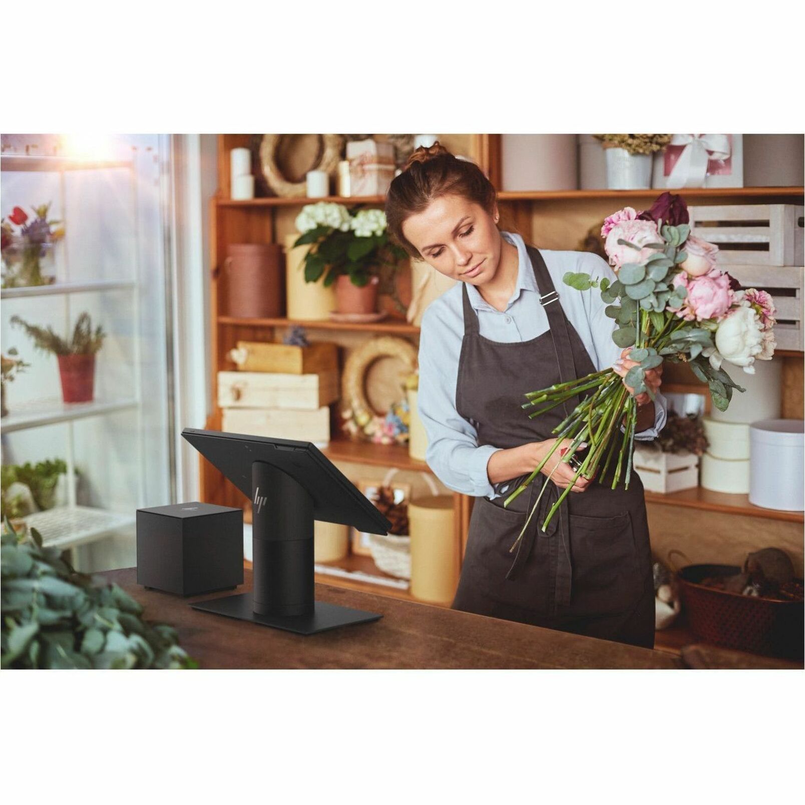 HP Engage Go POS Terminal - (Intel Core i5 i5-1140G7 - vPro Technology - 16 GB LPDDR4 - 256 GB SSD PCIe NVMe — alternate image2