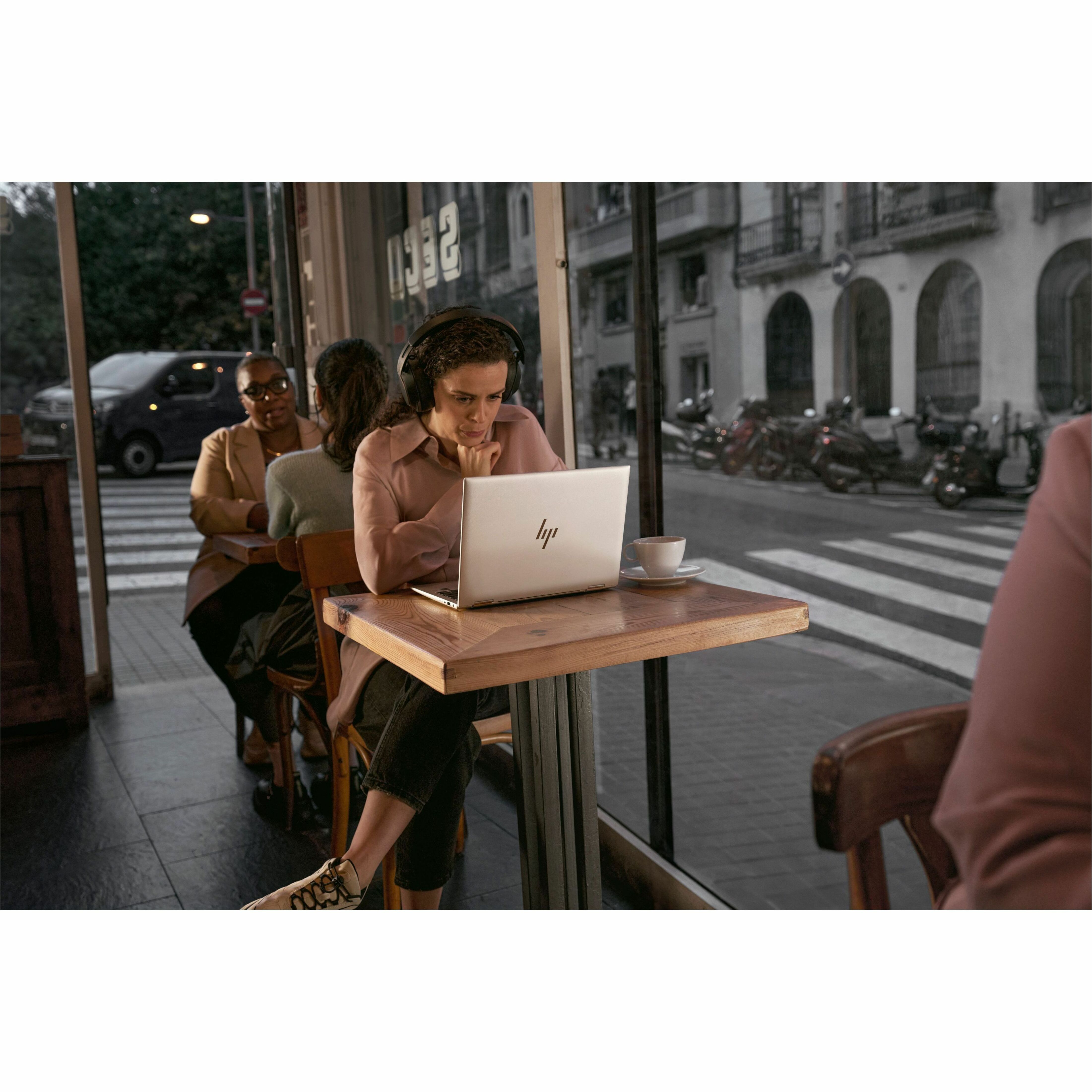 HP EliteBook 6 G1a 16" Notebook - WUXGA - AMD Ryzen 7 250 - 16 GB - 512 GB SSD - English, French Keyboard - Pike Silver Aluminum - AMD Chip - 1920 x 1200 - Windows 11 Pro - AMD Radeon 780M Graphics - In-plane Switching (IPS) Technology - Front Camera/Webcam - IEEE 802.11be Wireless LAN Standard — alternate image5