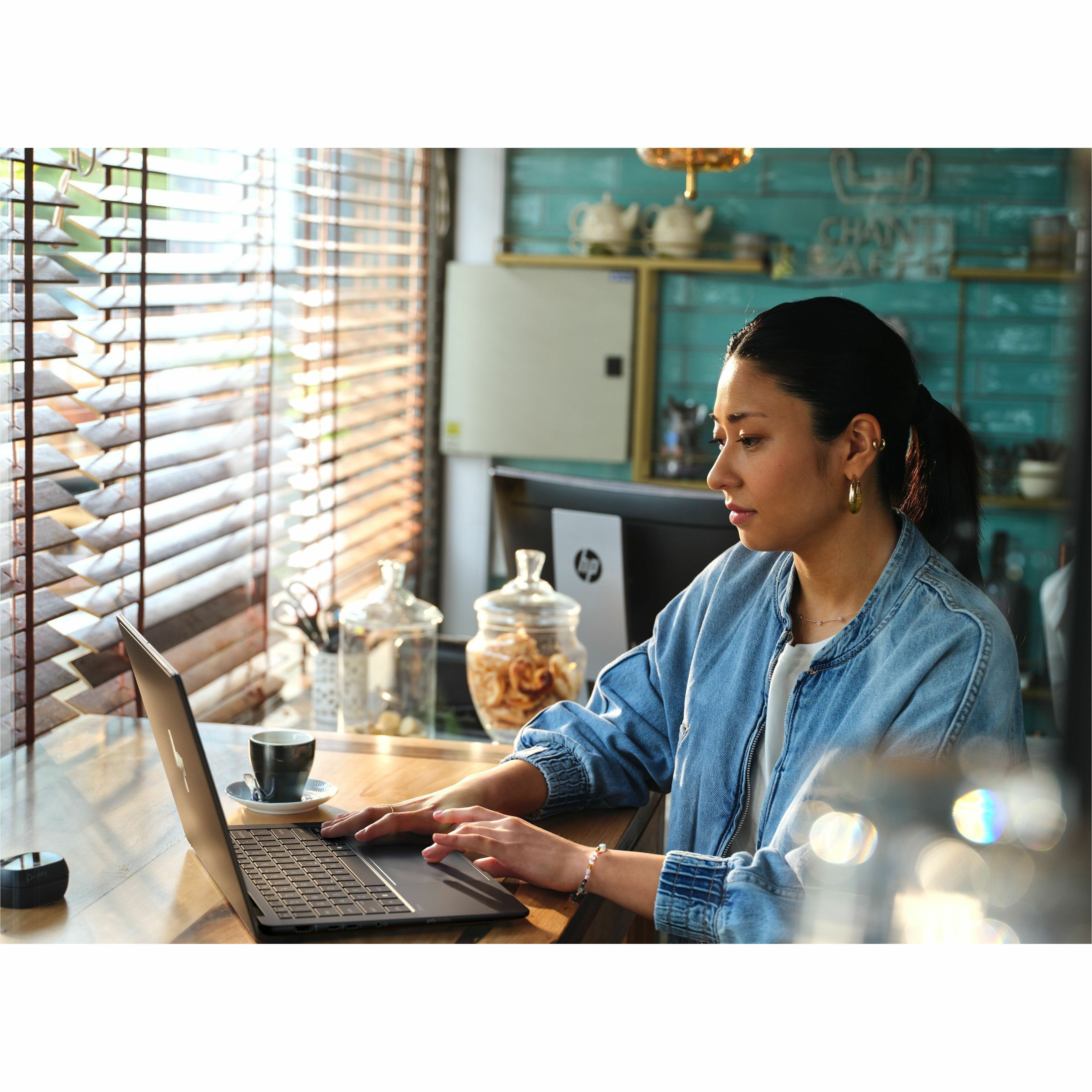 HP ZBook Ultra G1a 14" Mobile Workstation - 64 GB - AMD Chip - IEEE 802.11be Wireless LAN Standard — alternate image10