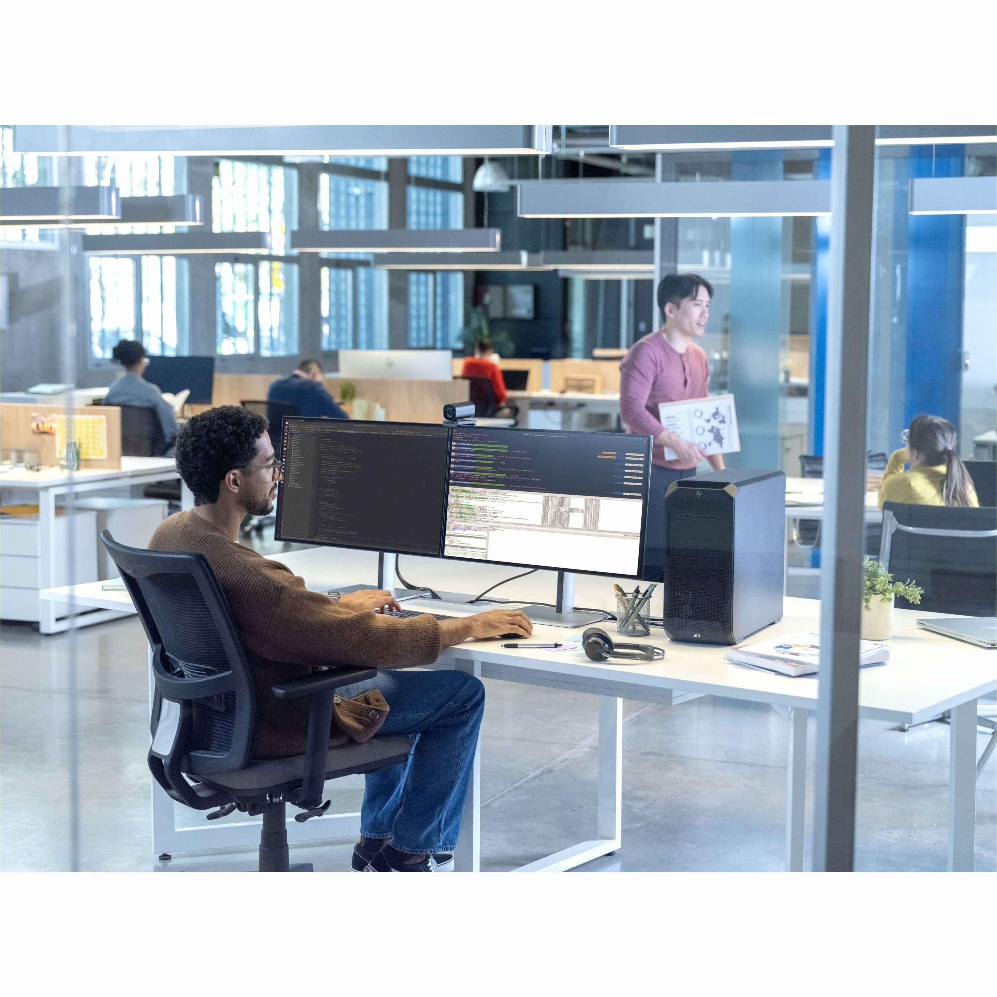 HP Z4 G5 Workstation - 1 x Intel Xeon w3-2423 - 128 GB - 2 TB SSD - Rack-mountable - Intel W790 Chip - NVMe Controller - Gigabit Ethernet — life style