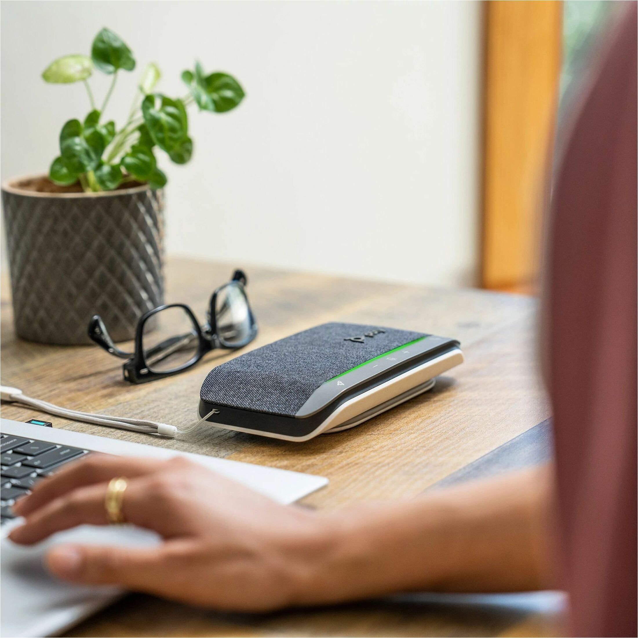Sync 20+ Speakerphone USB-C/A Adapter (B95VKAA) - Wired/Wireless Bluetooth - 3 Microphone(s) - Portable — alternate image2