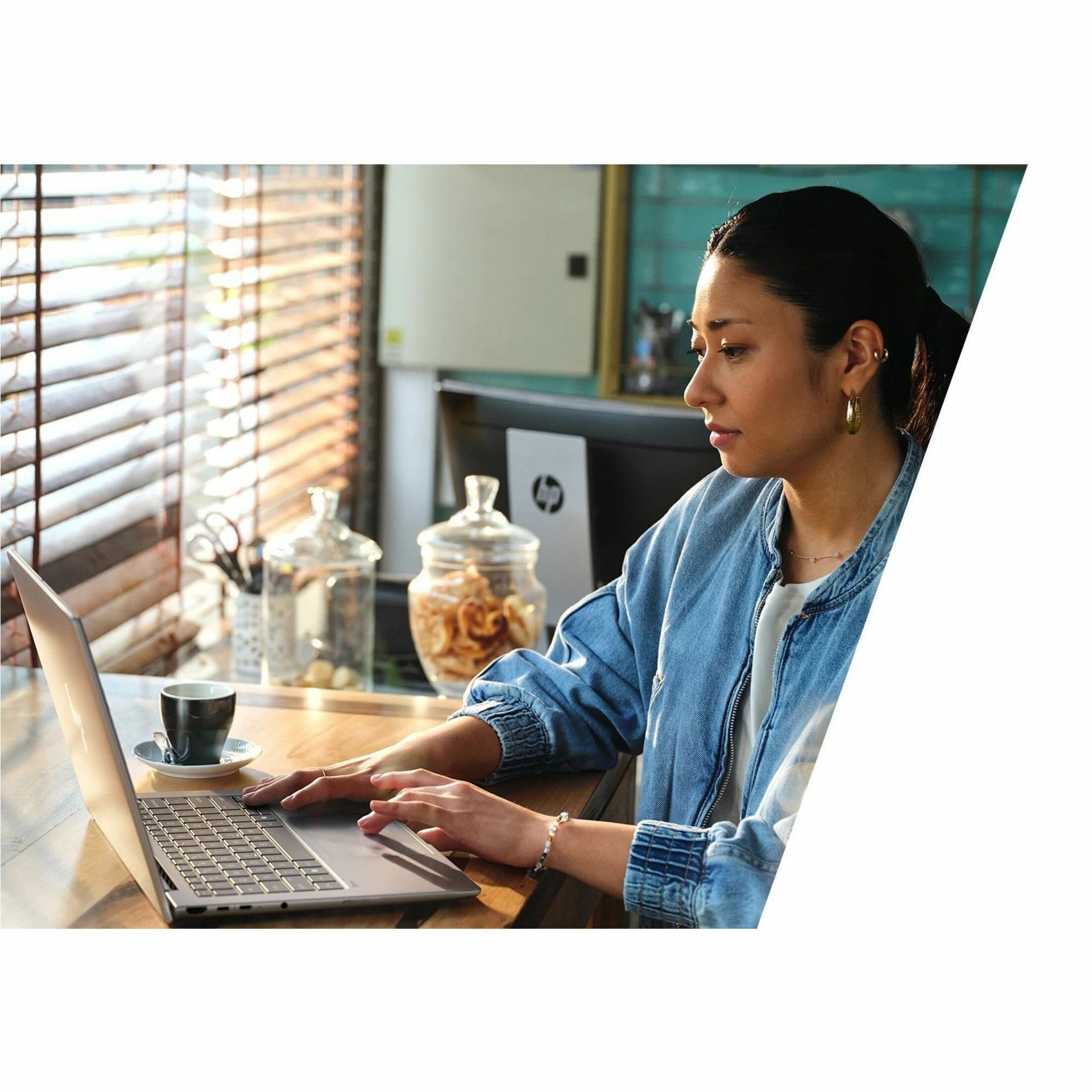 HP ZBook 8 G1ah 14" Mobile Workstation - AMD Ryzen 5 PRO 230 - 64 GB - 1 TB SSD - AMD Chip - Front Camera/Webcam — alternate image1
