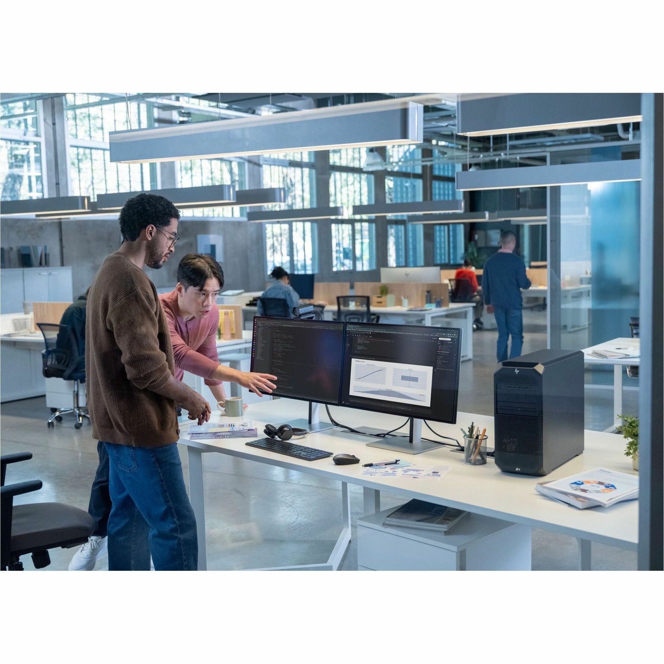 HP Z4 G5 Workstation - 1 x Intel Xeon w5-2565X - 256 GB - Tower - Black - Intel W790 Chip - Serial ATA Controller - 0, 1, 5, 10 RAID Levels - Gigabit Ethernet — alternate image3
