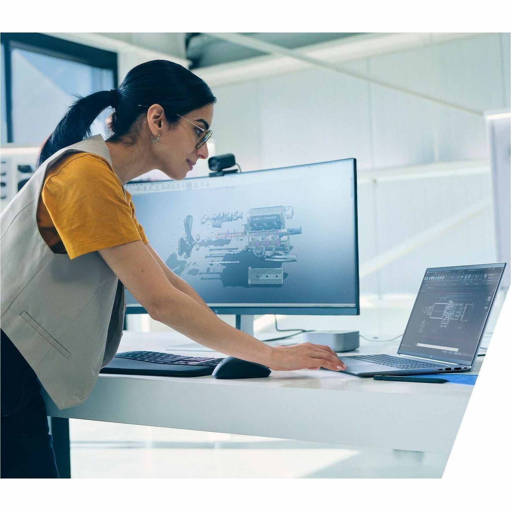 HP ZBook 8 G1i 16" Mobile Workstation - Intel Core Ultra 7 265H - 64 GB - 1 TB SSD - Intel Chip — life style