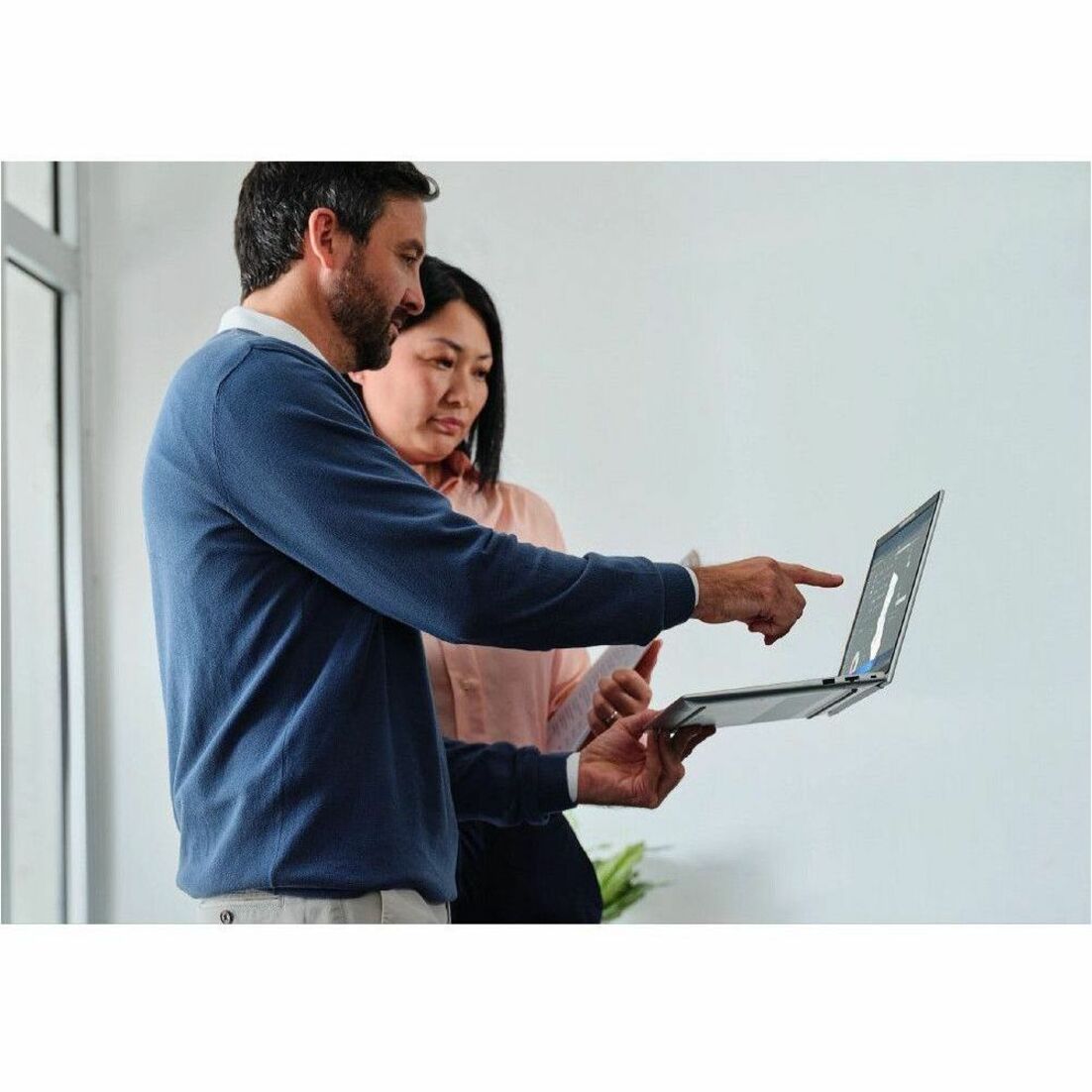 HP EliteBook 6 G1i 14" Notebook - Intel Core Ultra 7 2nd Gen 255U - 64 GB - 512 GB SSD - Intel Chip - Front Camera/Webcam — life style