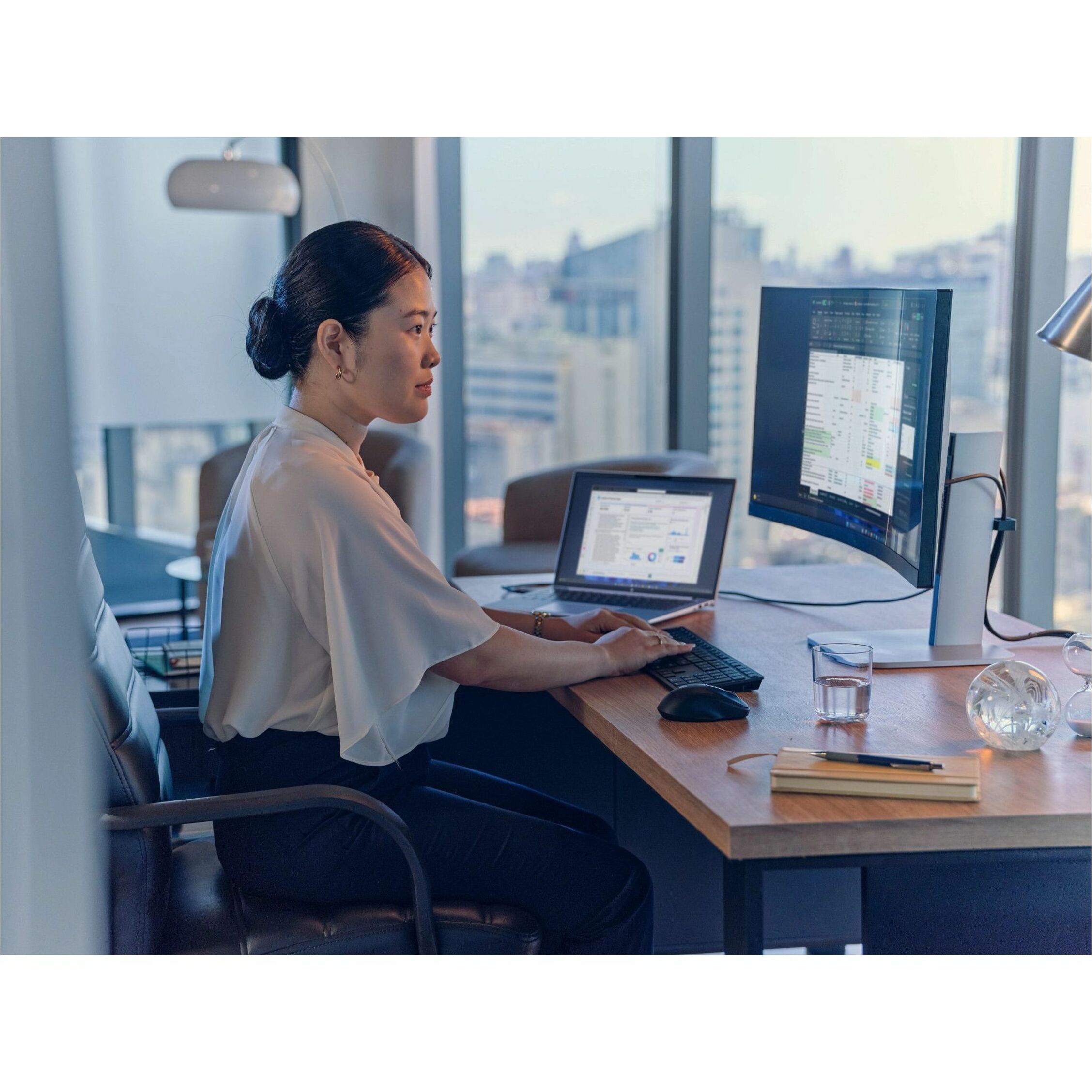 HP EliteBook 8 G1a 14" Notebook - AMD Ryzen 5 PRO 230 - 16 GB - 256 GB SSD - AMD Chip - AMD Radeon Graphics - 17.50 Hours Battery Run Time — alternate image12