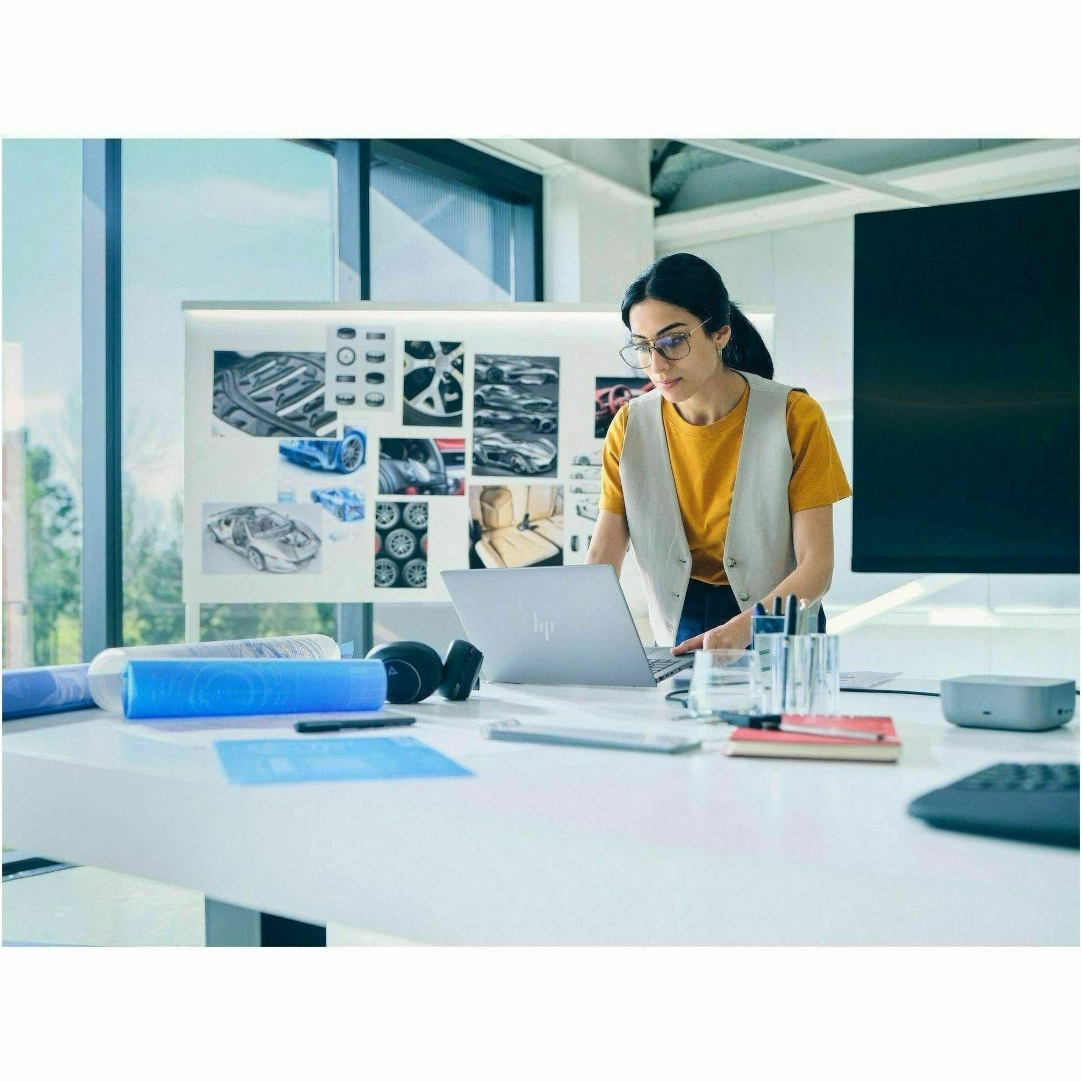 HP ZBook 8 G1i 16" Mobile Workstation - 5G - Intel Core Ultra 7 Series 2 265U - 64 GB - 2 TB SSD - Intel Chip - HSPA+, LTE, UMTS — alternate image1