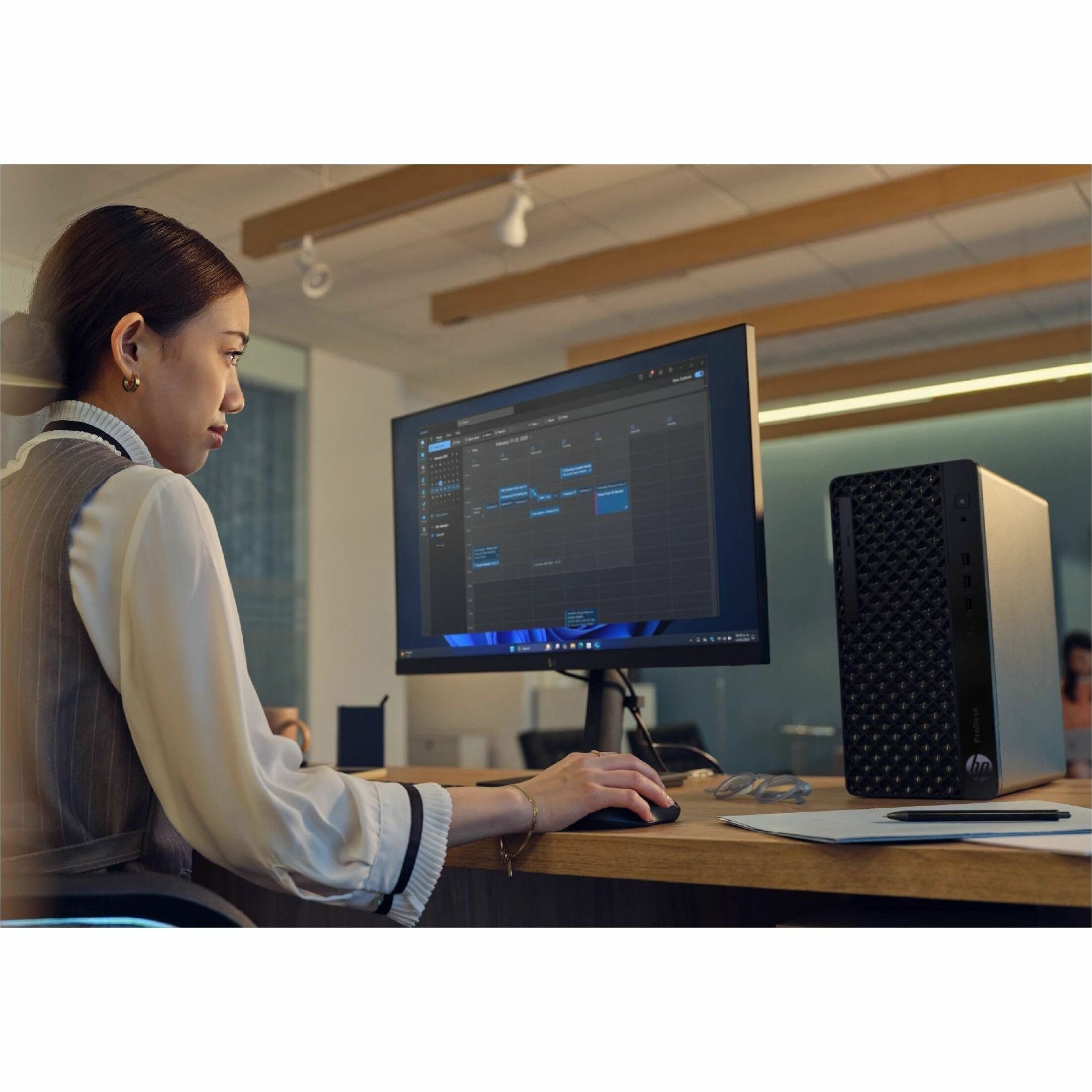 HP ProDesk 4 G1i Desktop Computer - Intel Core Ultra 7 Series 2 265 - 16 GB - 512 GB PCI Express NVMe 4.0 x4 SSD - Tower - Intel Q870 Chip — life style