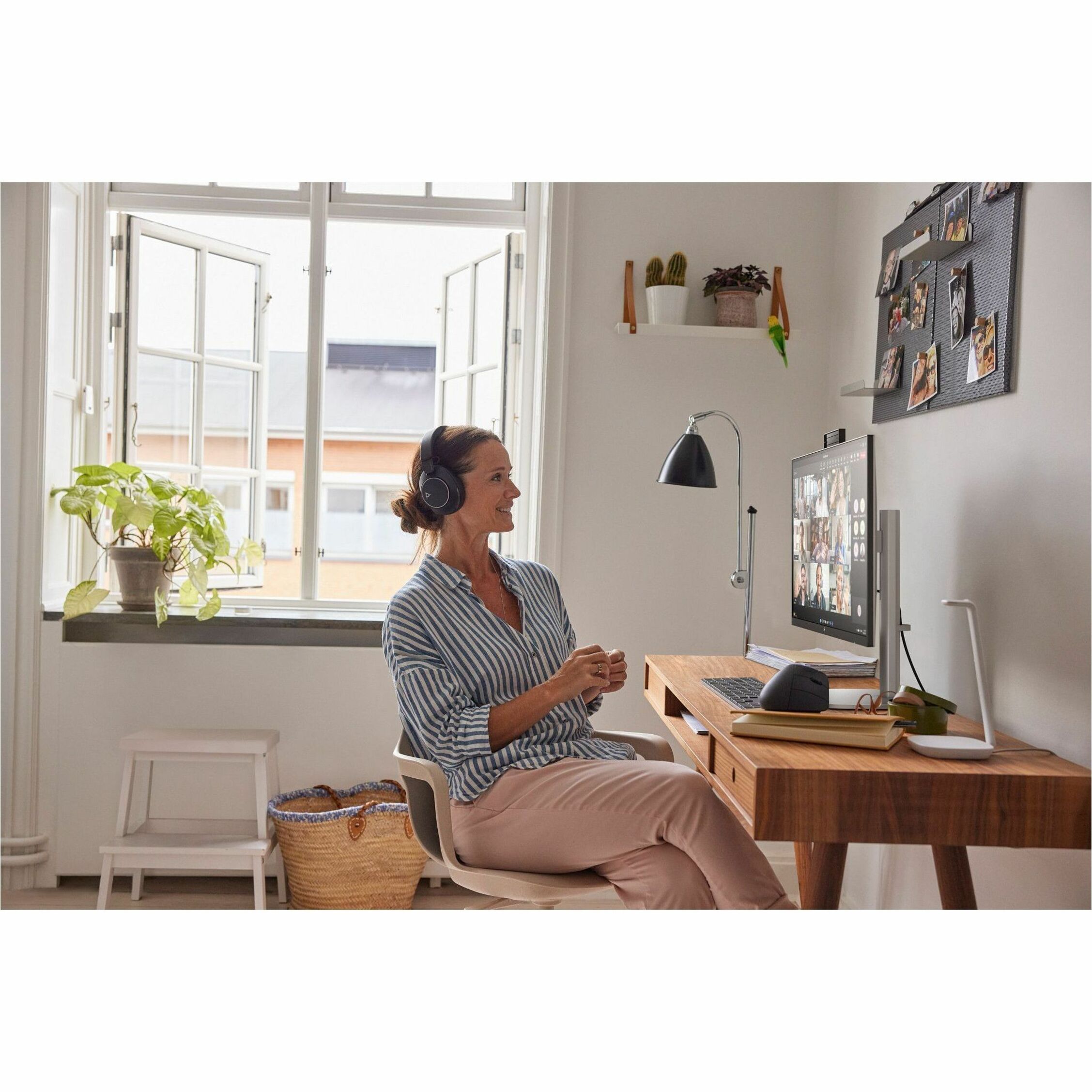 HP EliteStudio 8 AiO G1i All-in-One Computer - Intel Core Ultra 5 235 - 16 GB - 512 GB PCI Express NVMe 4.0 x4 SSD - 27" QHD - Desktop - Pike Silver - Intel Q870 Chip - 2560 x 1440 - Windows 11 Pro - Intel DDR5 SDRAM - English Keyboard - Wi-Fi 7 (IEEE 802.11be) - 280 W — life style