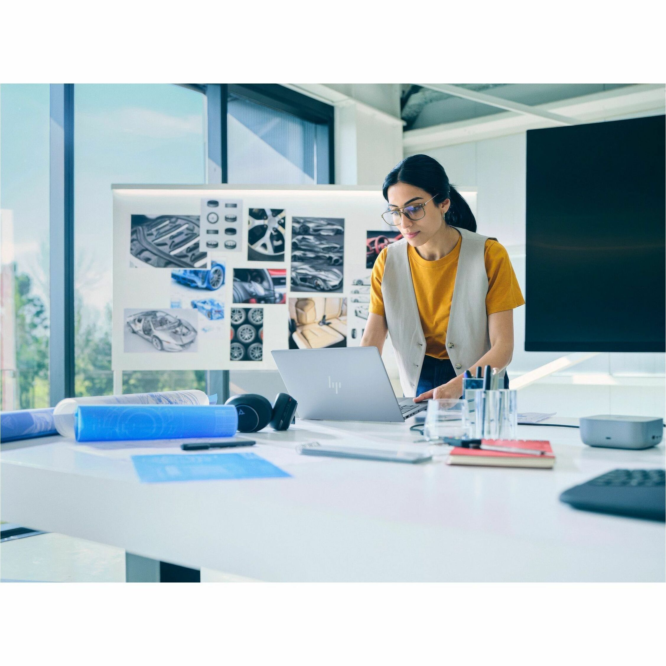 HP ZBook 8 G1i 14" Mobile Workstation - Intel Core Ultra 7 2nd Gen 255H - 32 GB - 1 TB SSD - English Keyboard - Meteor Silver - Intel Chip - 1920 x 1200 - Windows 11 Pro - NVIDIA with 4 GB, Intel - Front Camera/Webcam — alternate image11